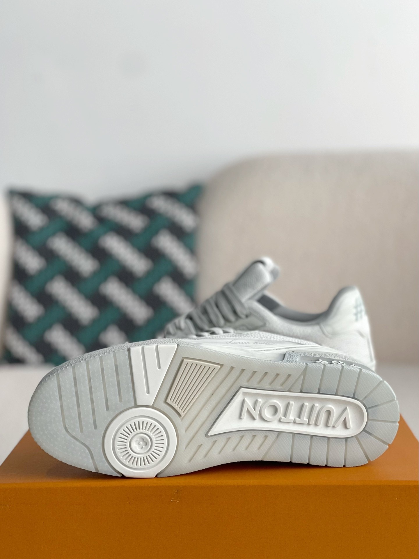 L X V SNEAKERS detail 5