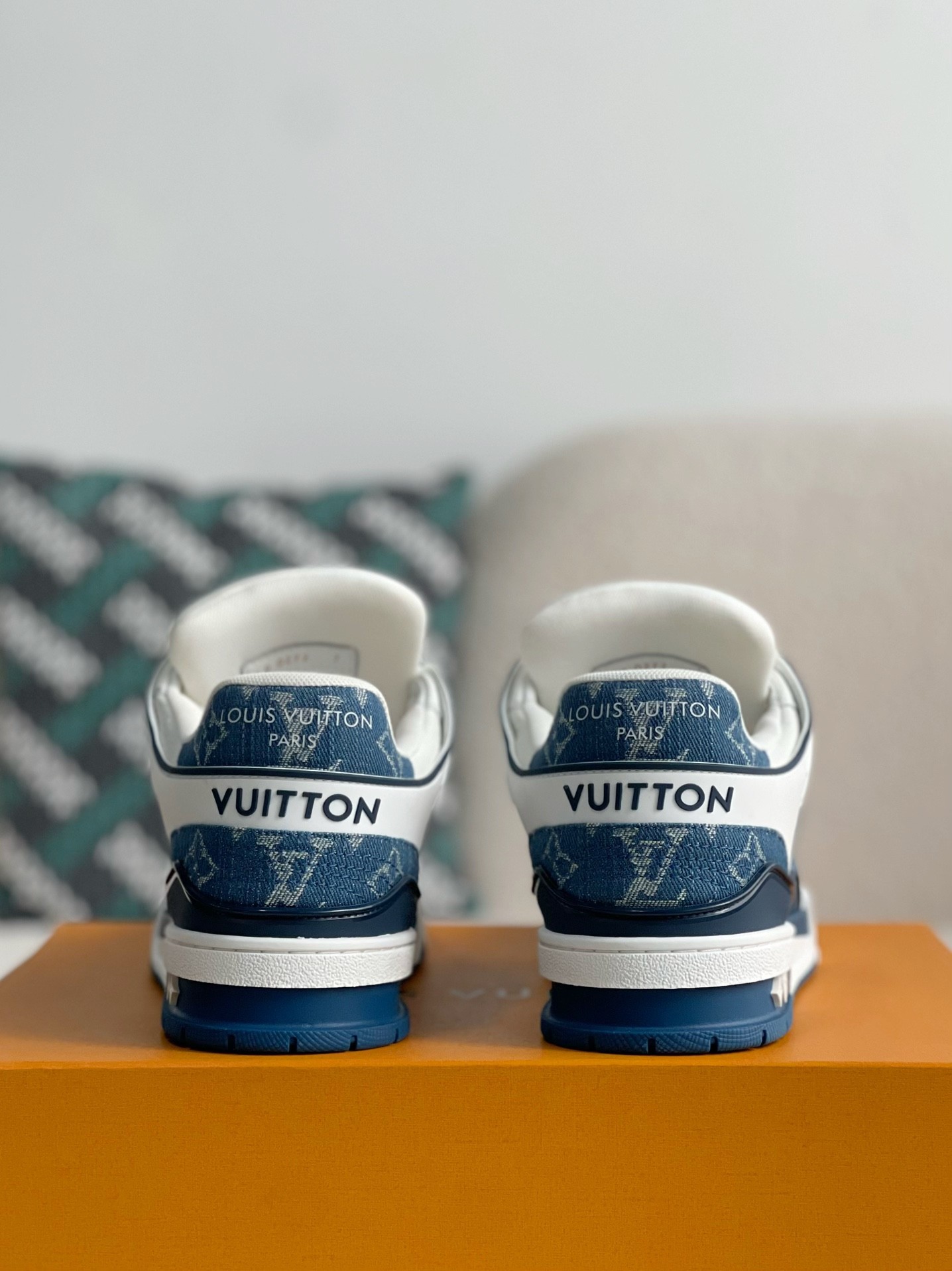 L X V SNEAKERS detail 3