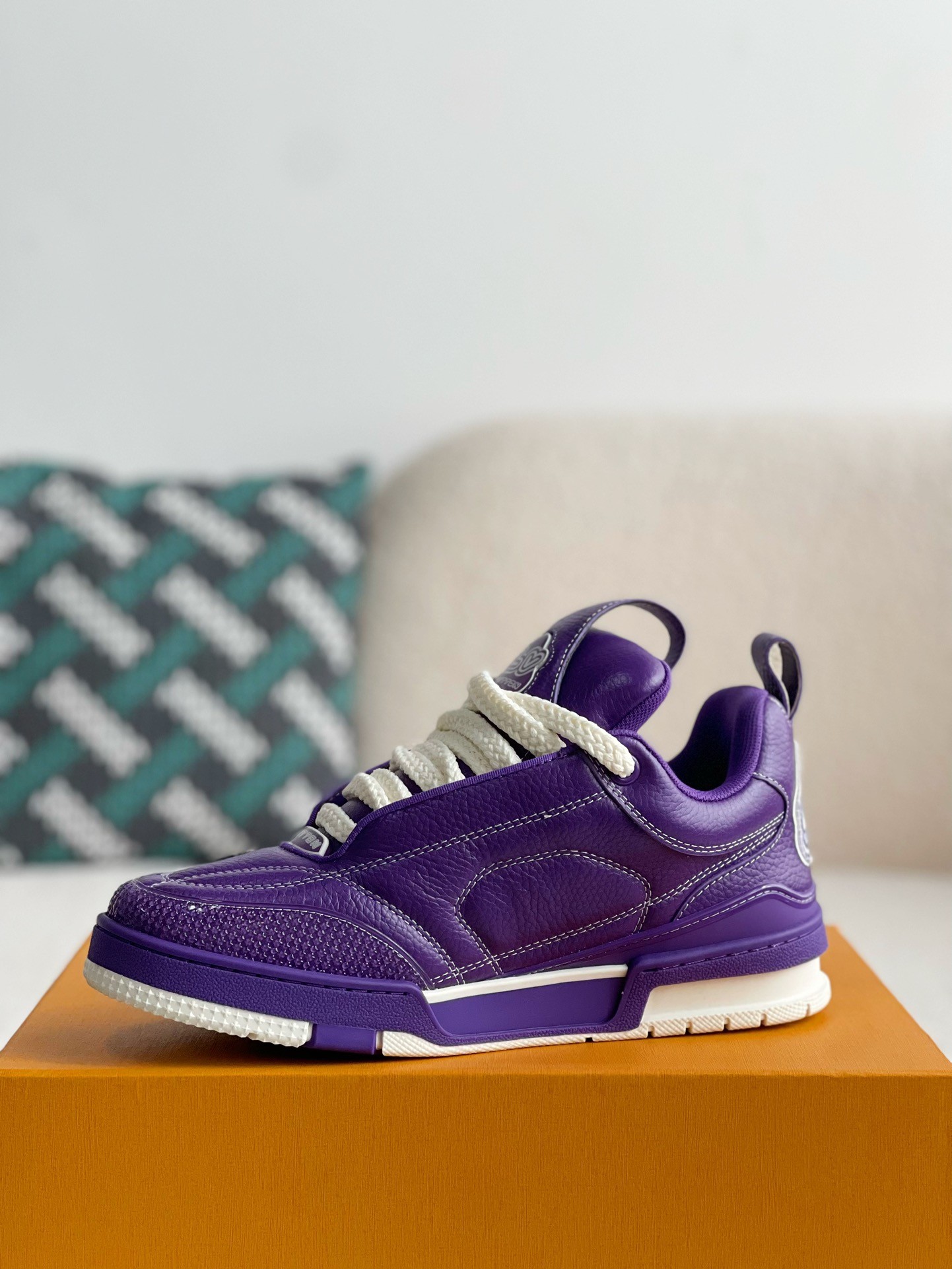 L X V Skate Sneakers detail 4