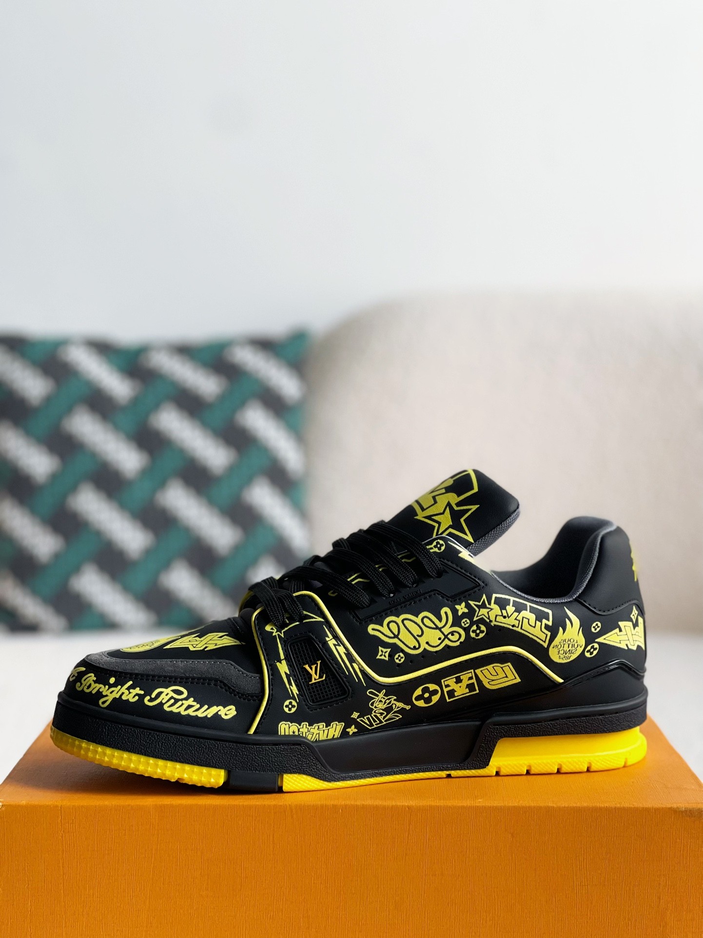 L X V SNEAKERS detail 4