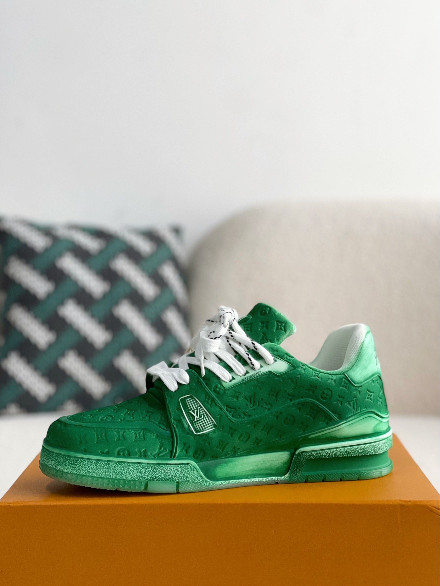 L X V TRAINER SNEAKERS detail 4