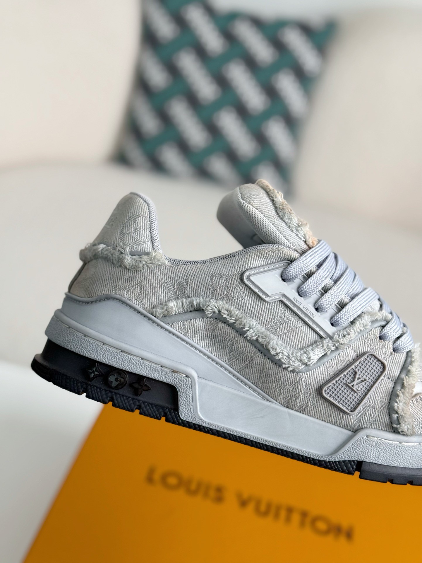 L X V TRAINER SNEAKERS detail 7