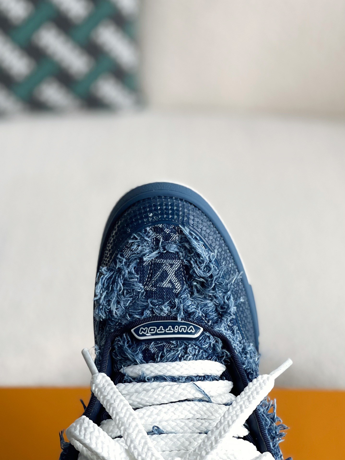 L X V SNEAKERS detail 8