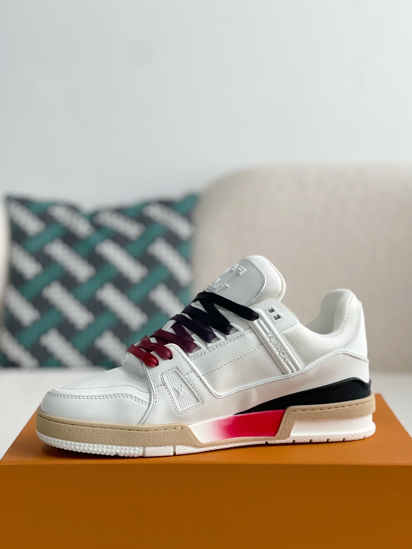L X V TRAINER SNEAKERS detail 4