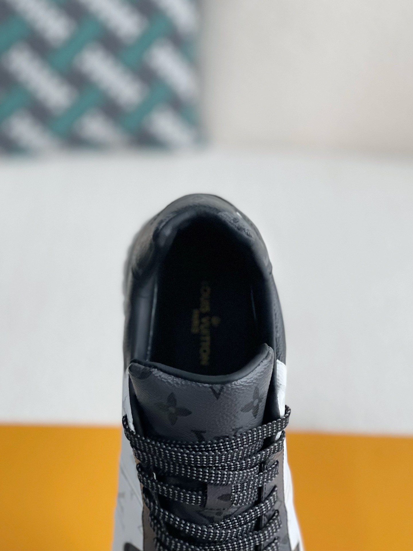 L X V SNEAKERS detail 9