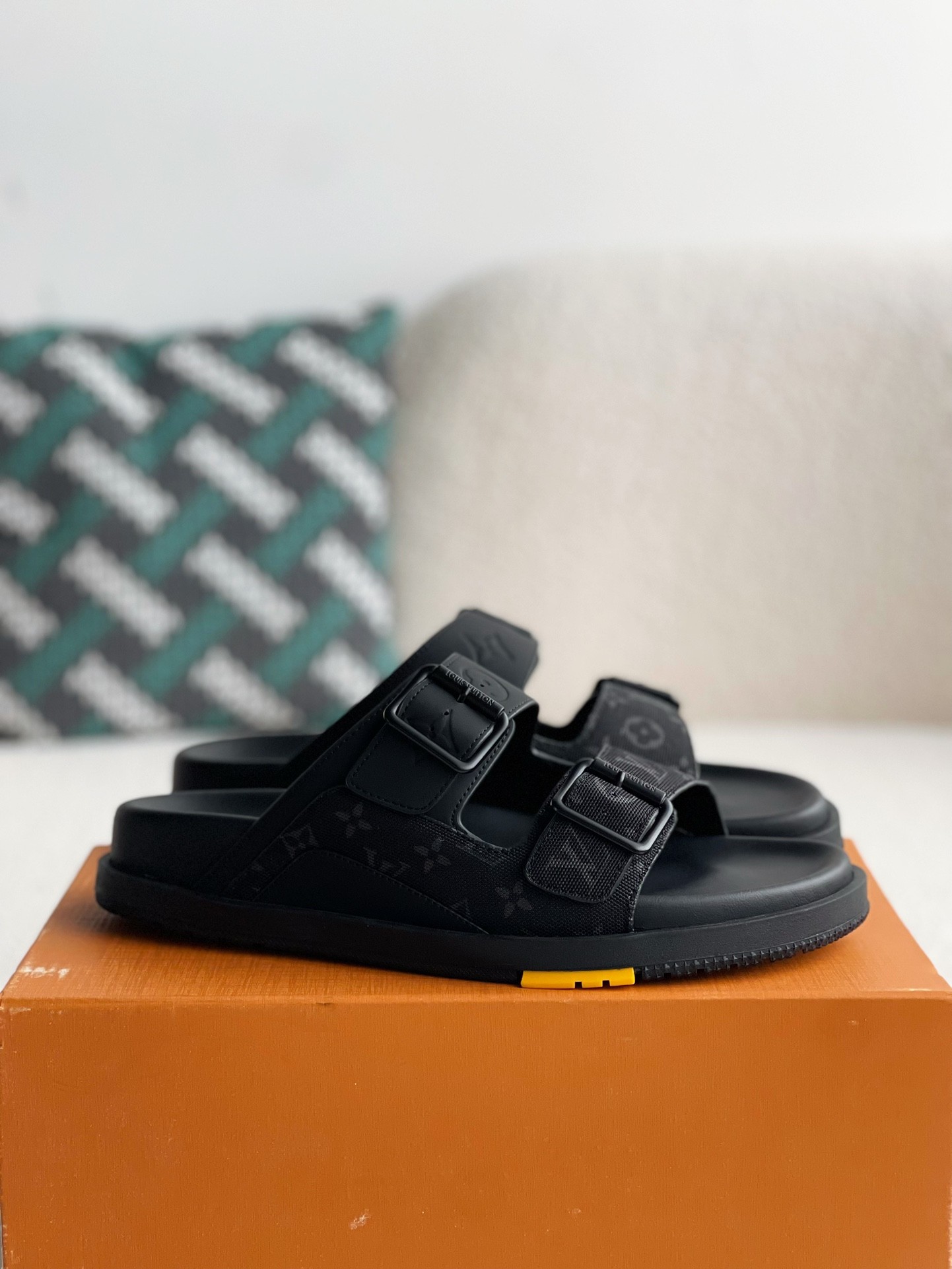 L X V MIAMI MULE detail 2