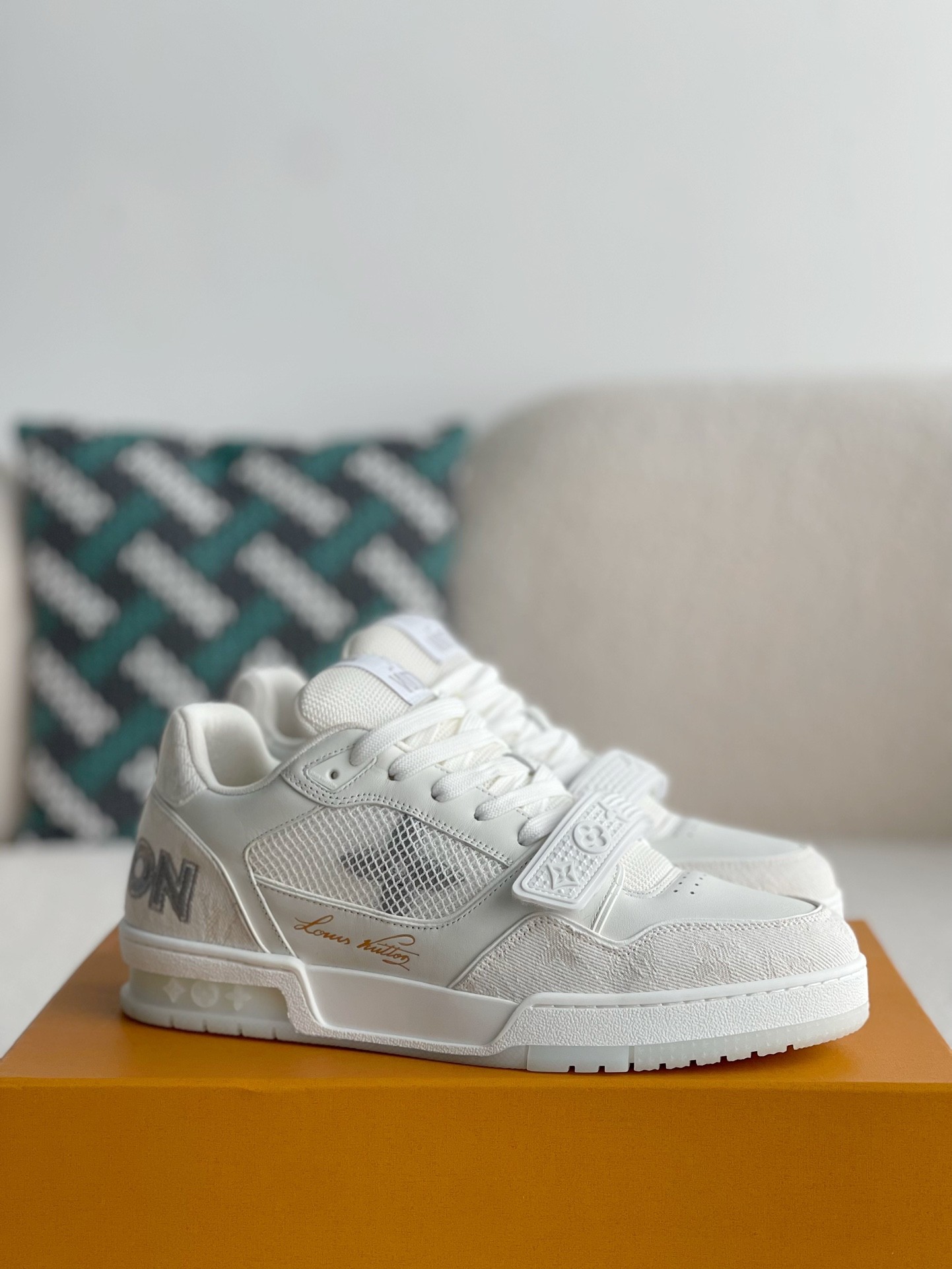 L X V TRAINER 1A9IQ5 Sneakers detail 2