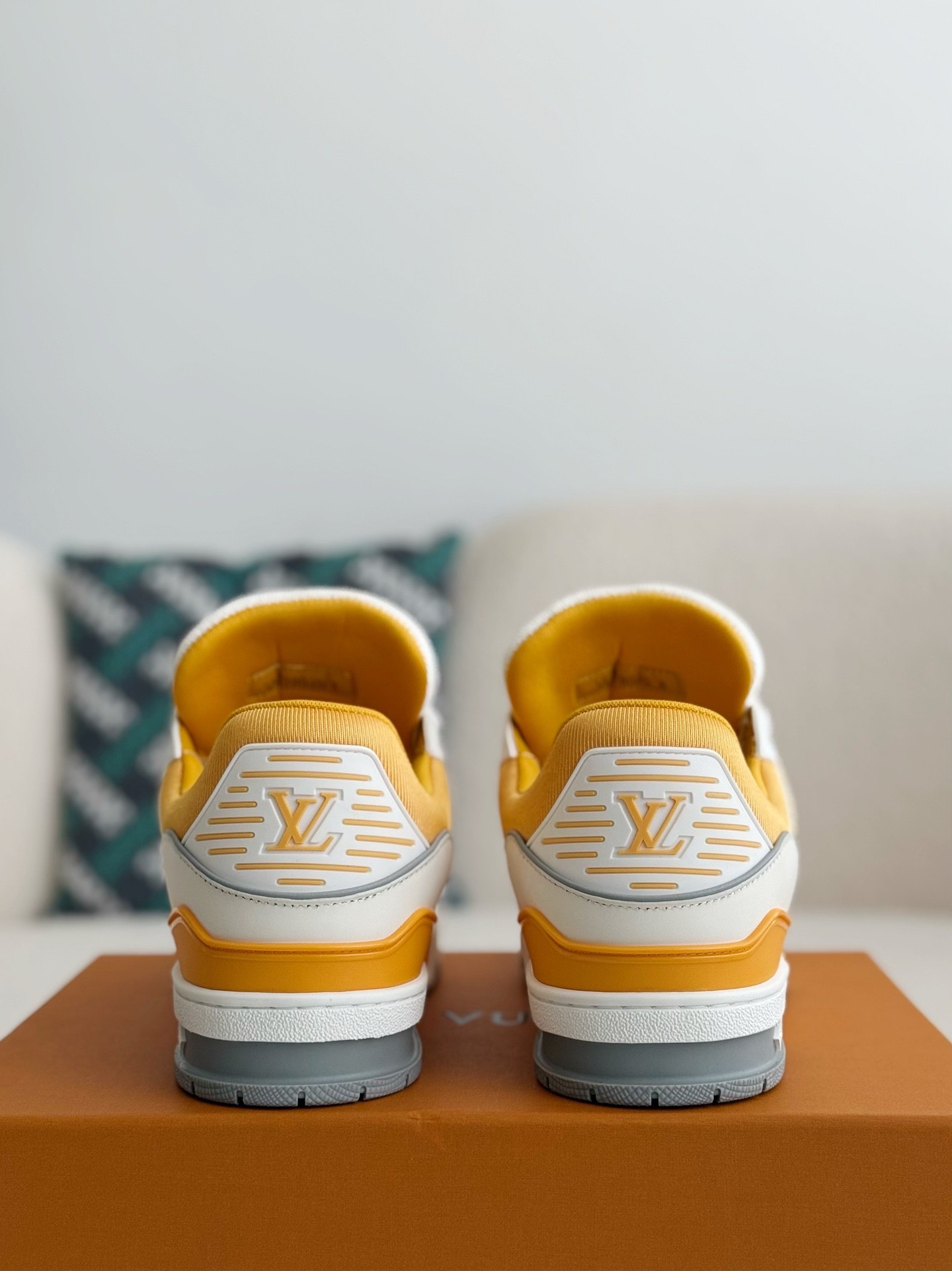 L X V TRAINER SNEAKERS detail 3