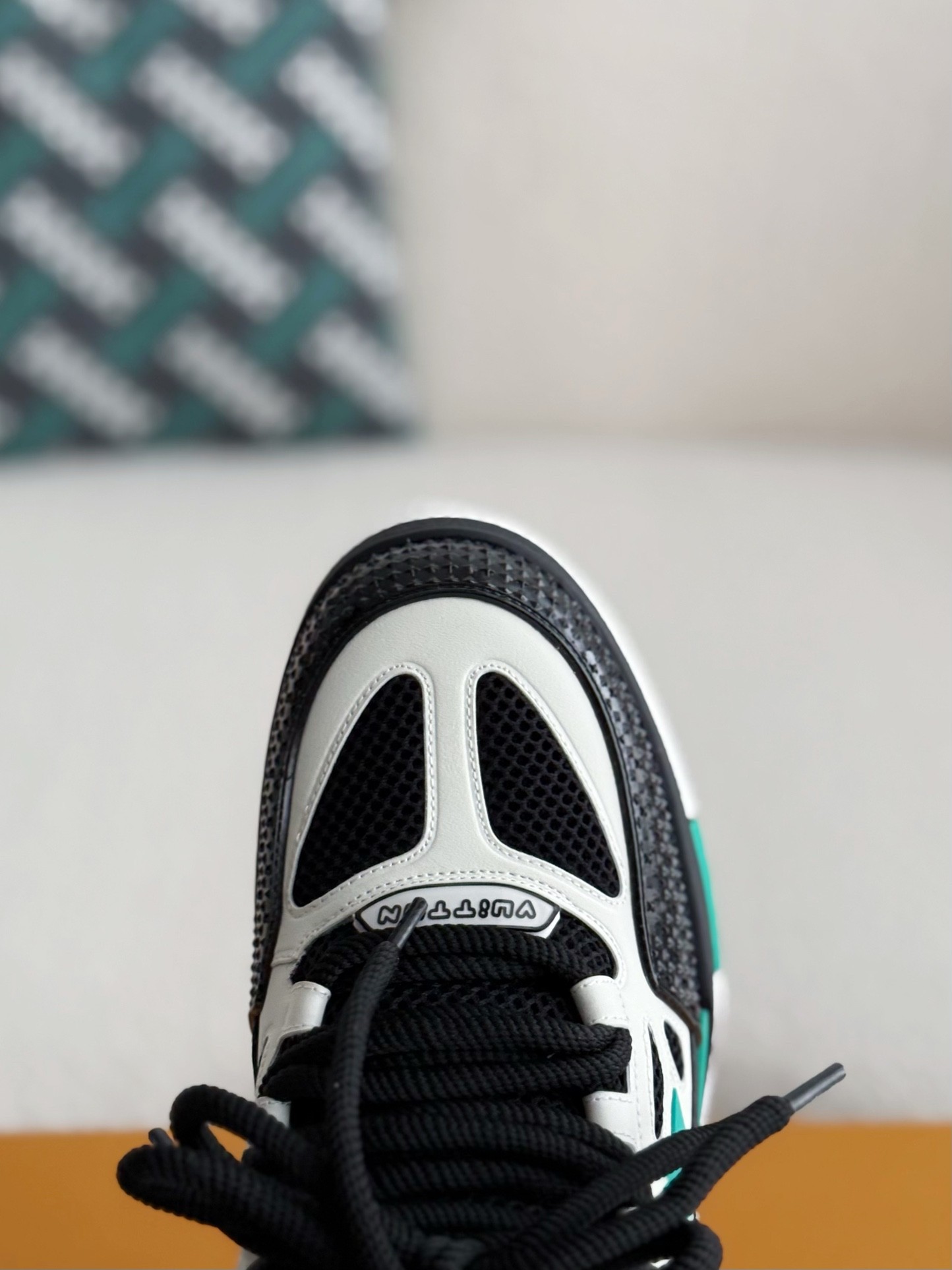 L X V RUNNER TATIC sneakers detail 8