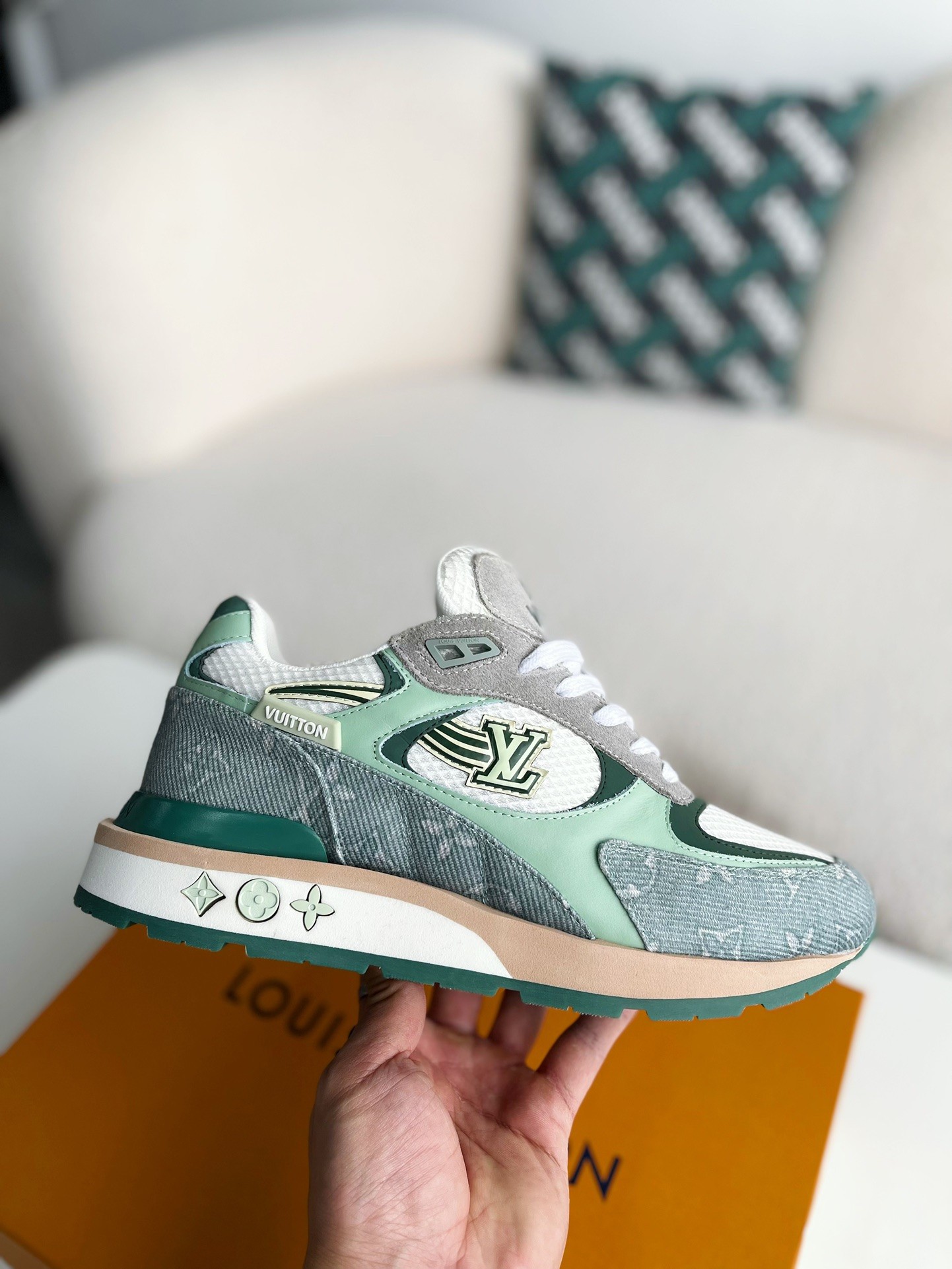 L X V Low-top running shoes detail 6