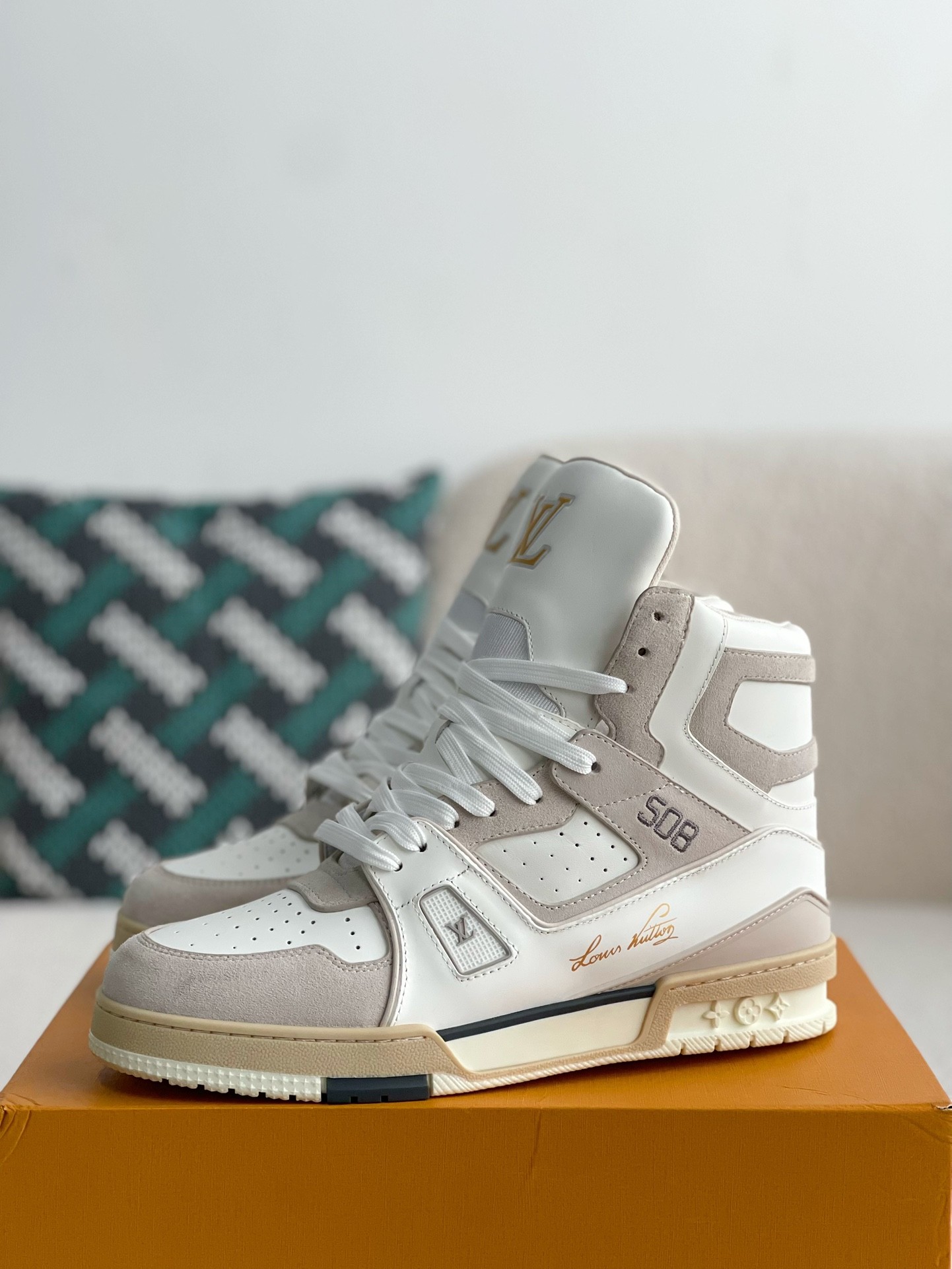 L X V TRAINER SNEAKERS