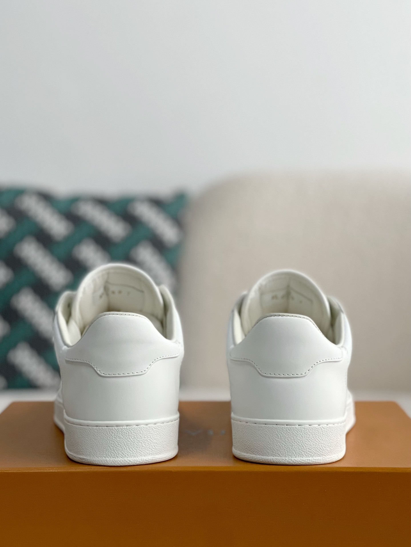 L X V RIVOLI SNEAKERS detail 3
