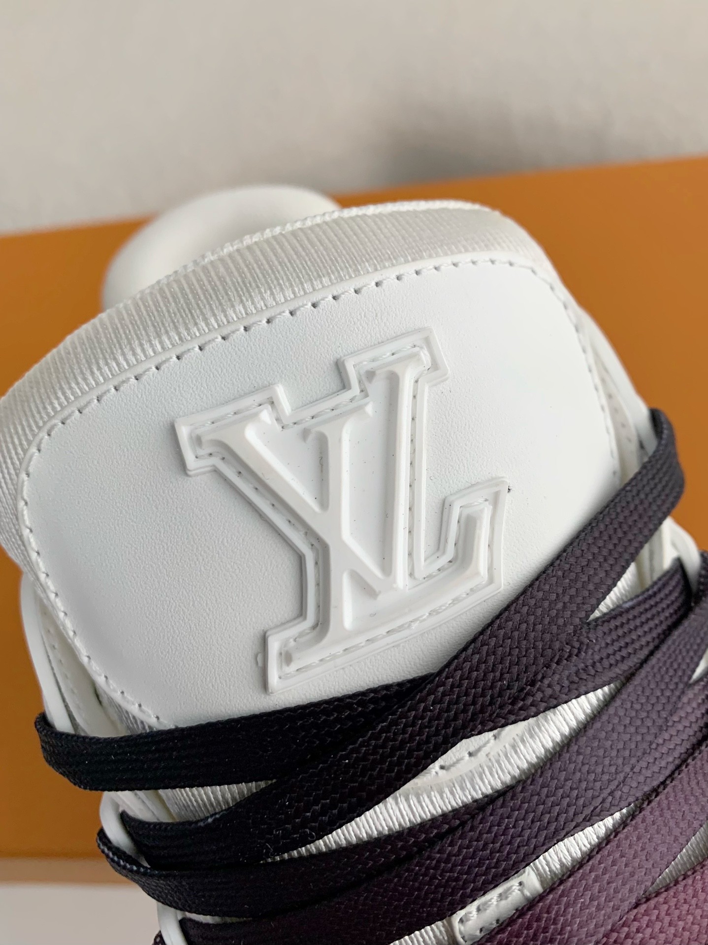 L X V TRAINER SNEAKERS detail 10
