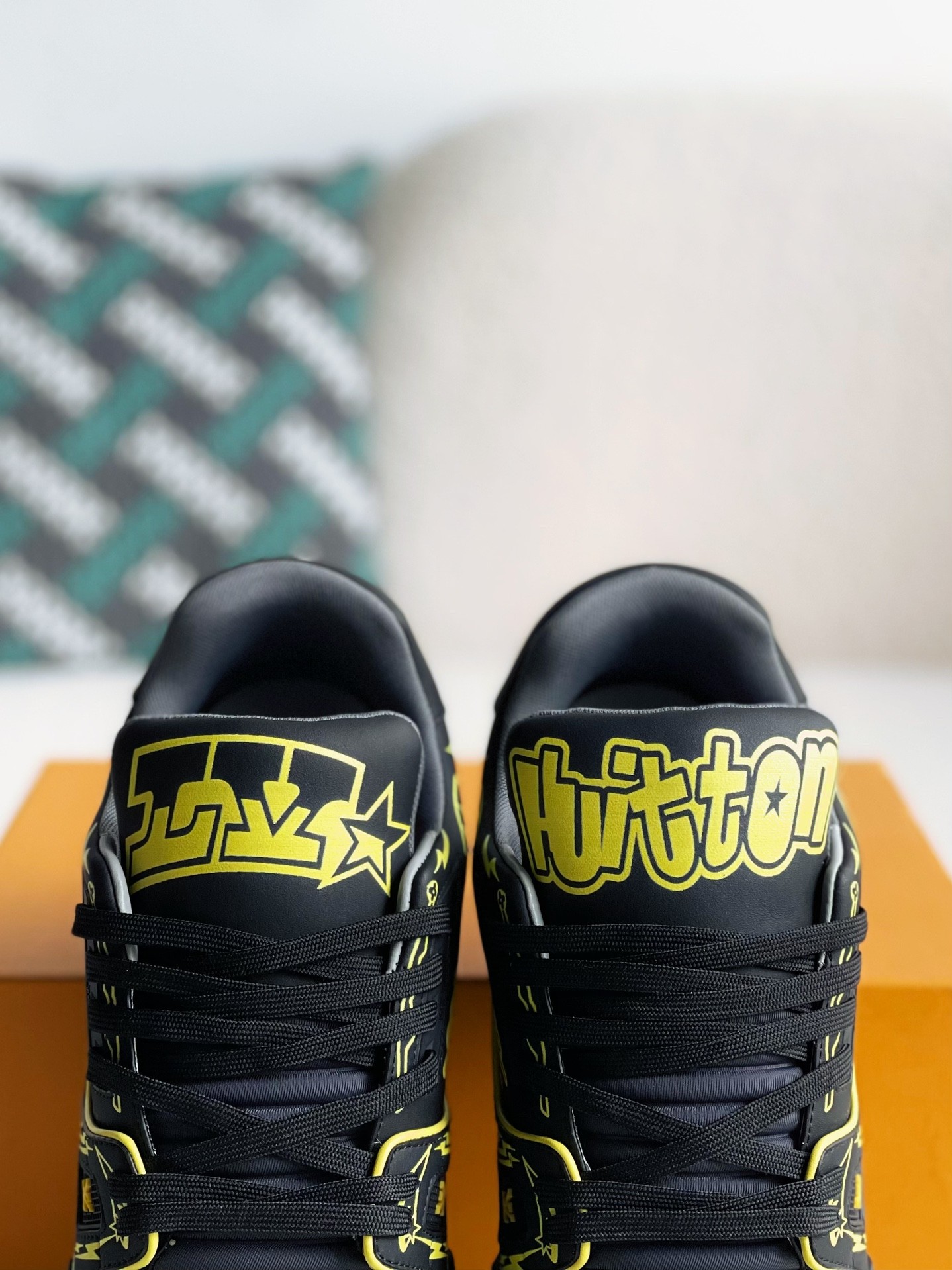 L X V SNEAKERS detail 10