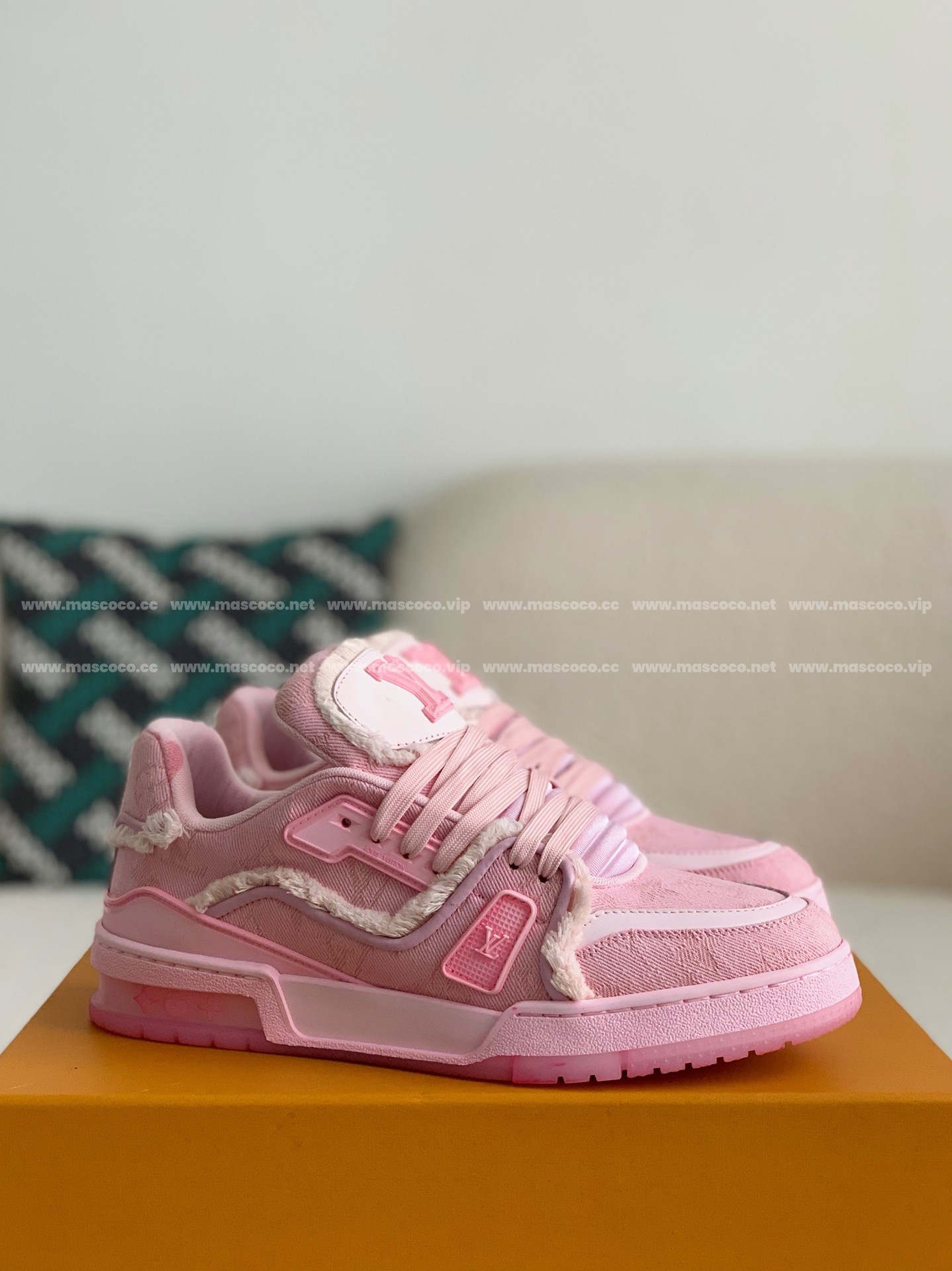 L X V TRAINER SNEAKERS detail 2
