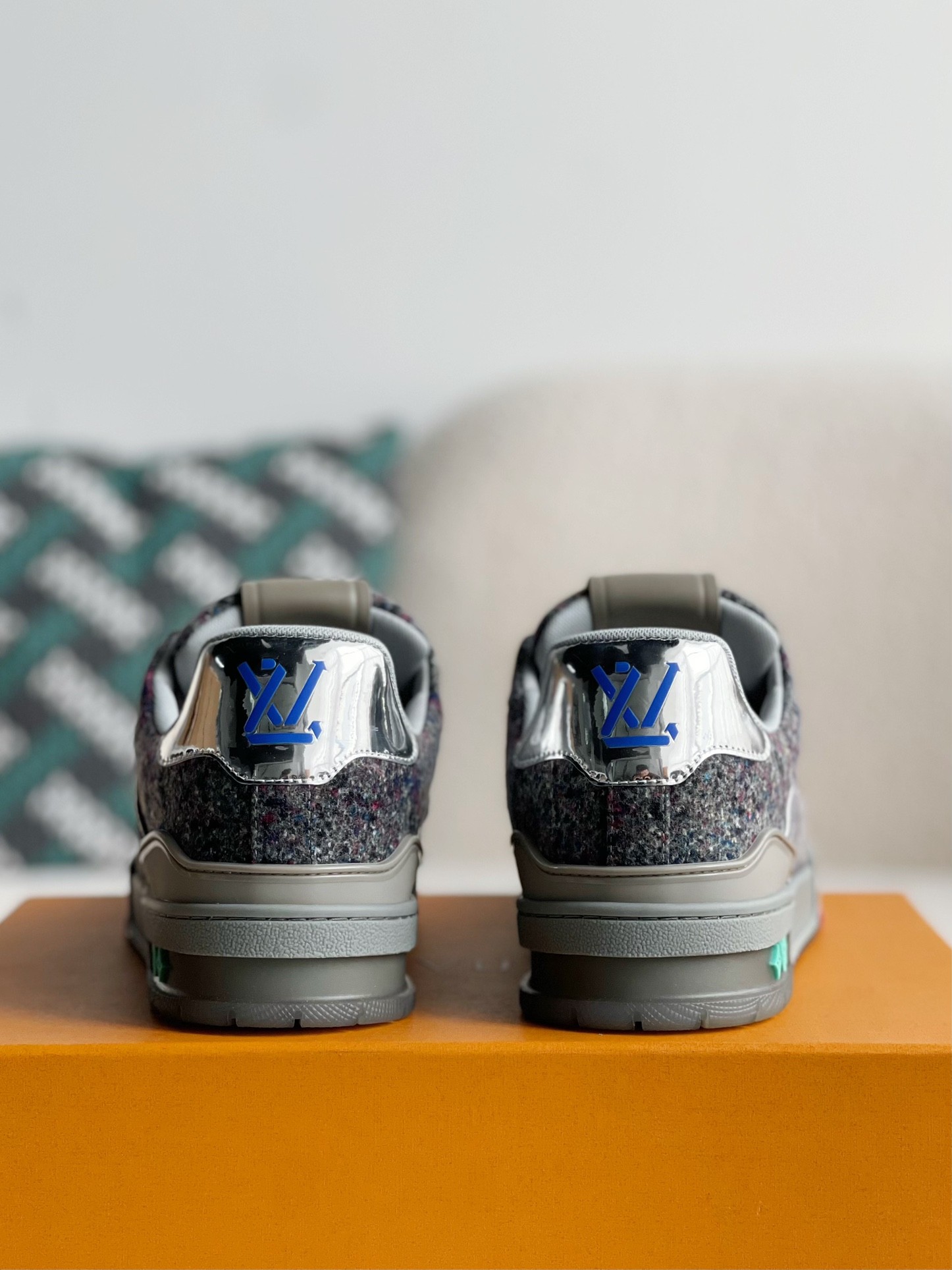 L X V SNEAKERS detail 3