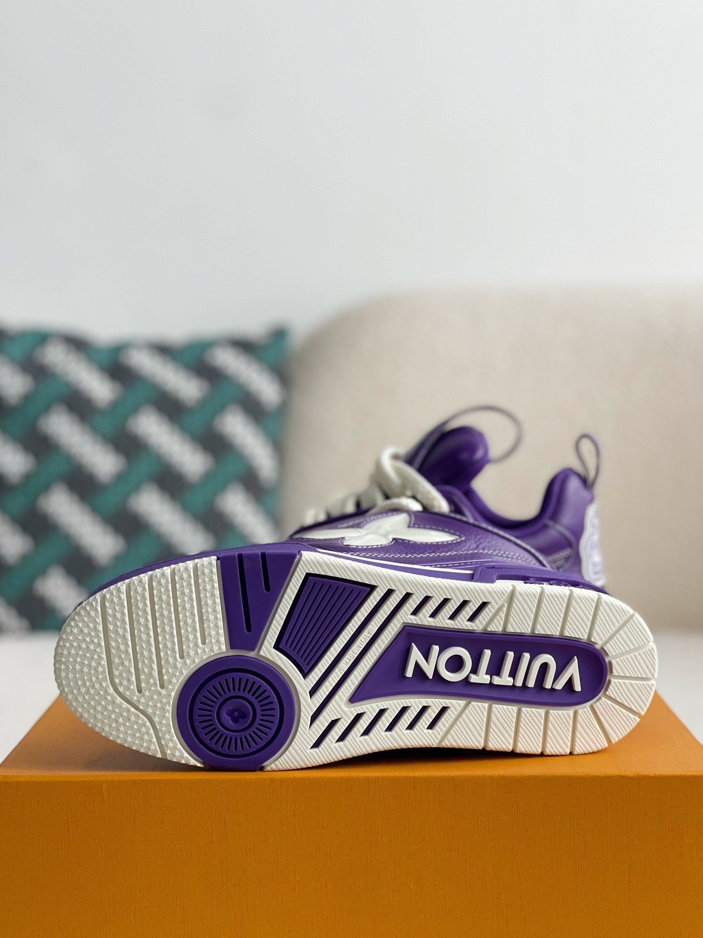 L X V Skate Sneakers detail 5