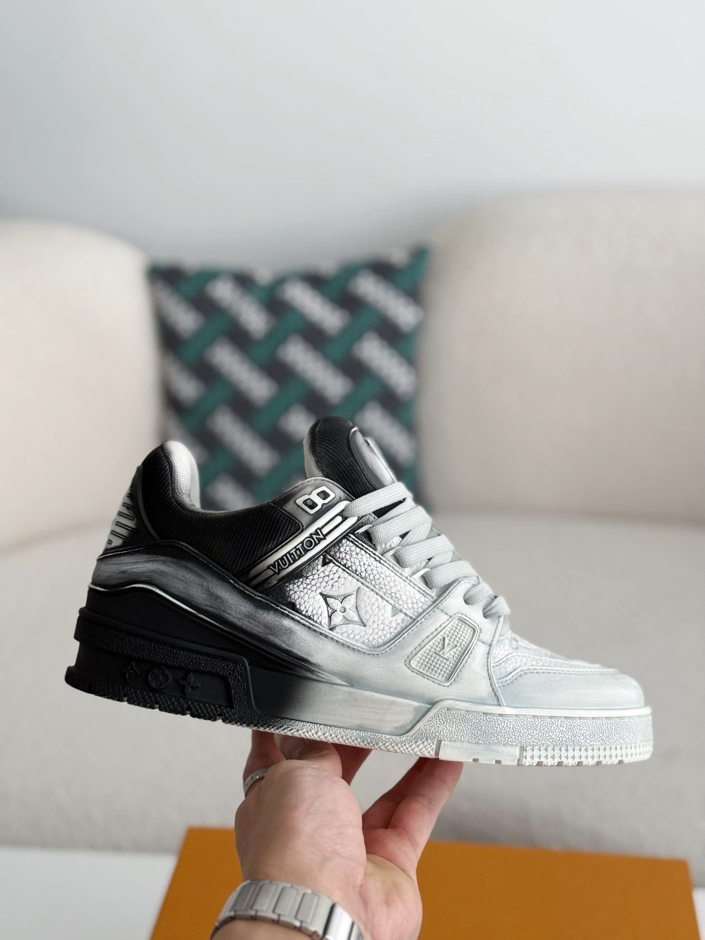 L X V TRAINER SNEAKERS detail 6
