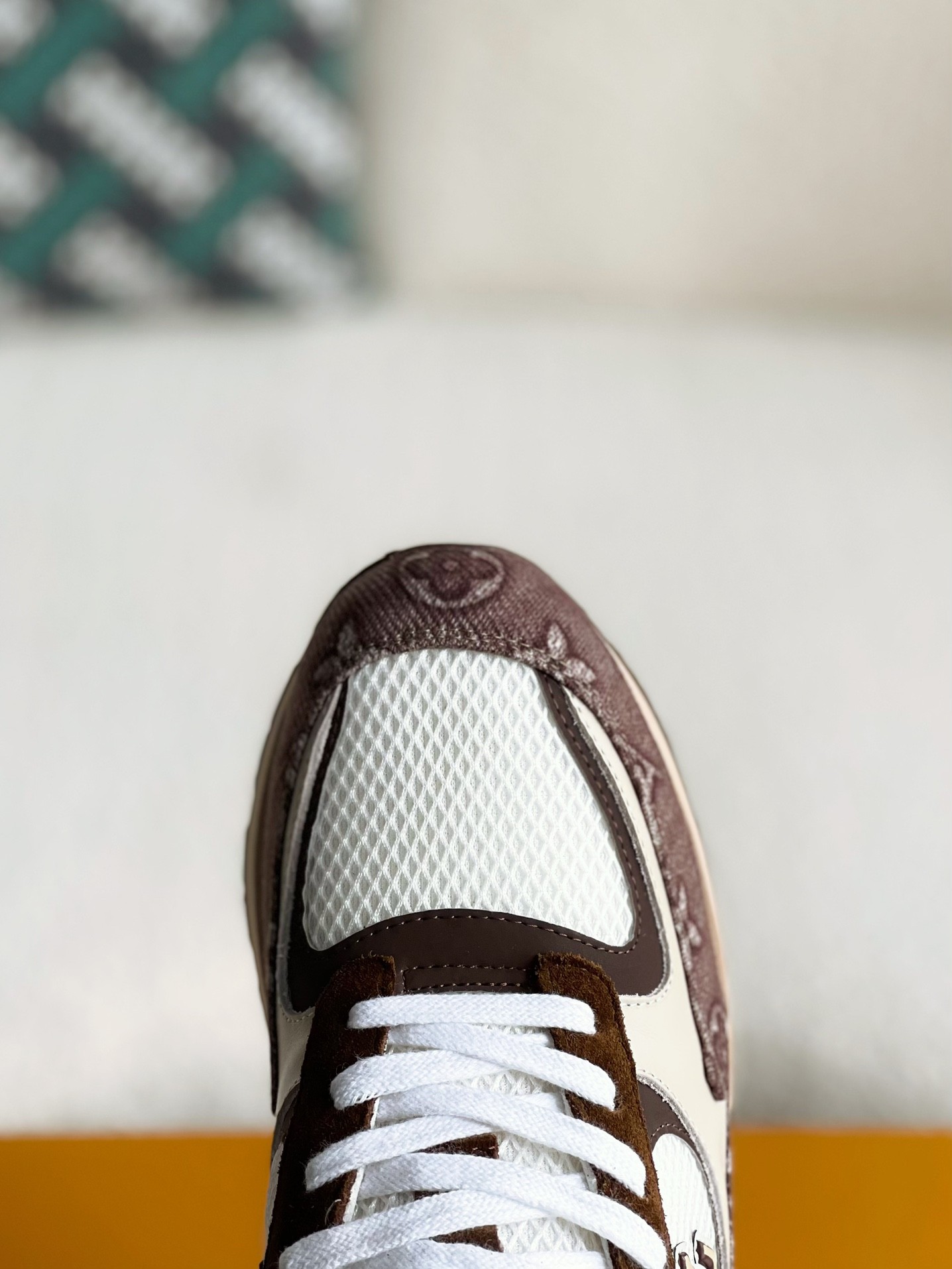 L X V Low-top running shoes detail 9