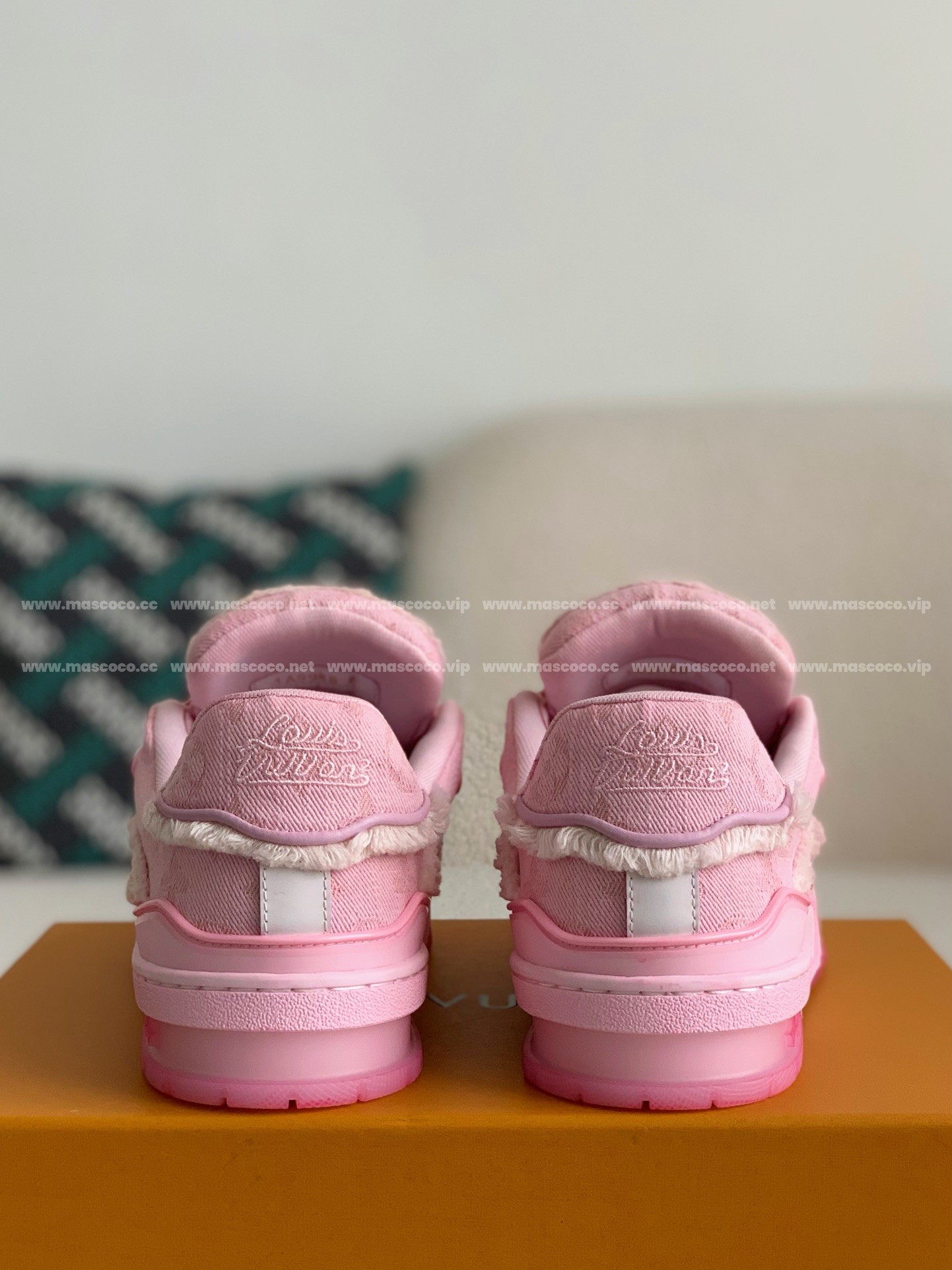 L X V TRAINER SNEAKERS detail 3