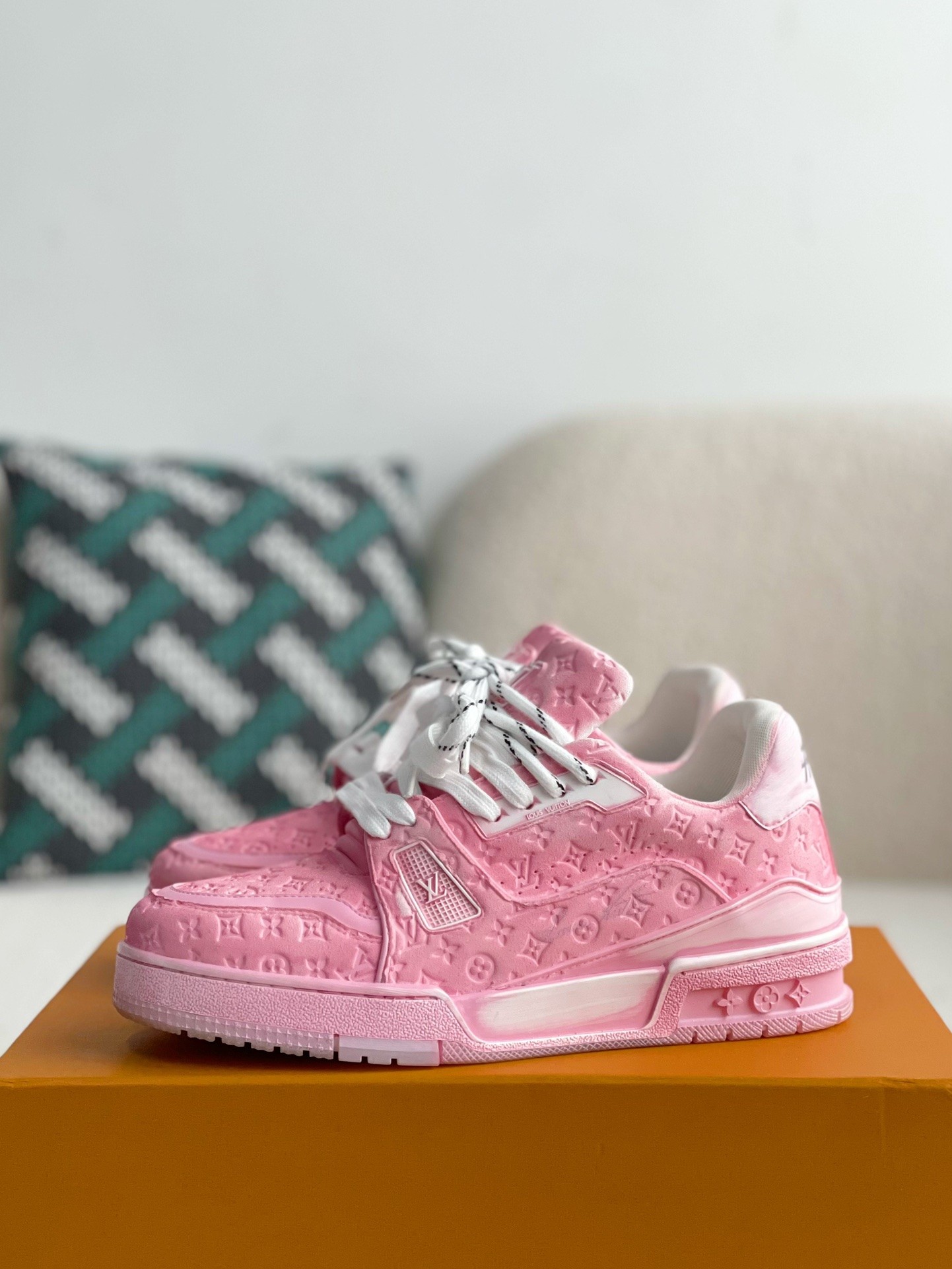 L X V TRAINER SNEAKERS