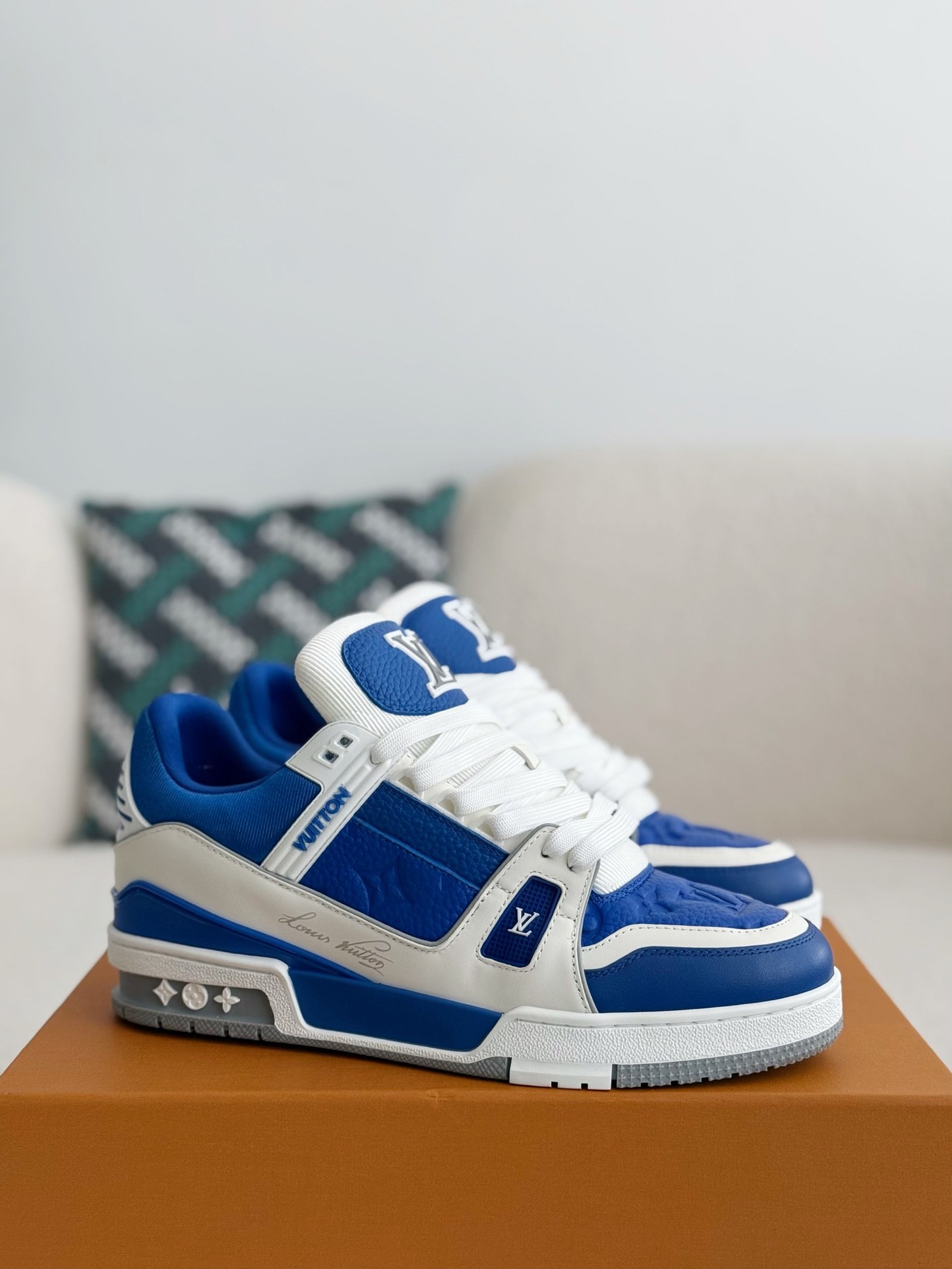 L X V TRAINER SNEAKERS detail 2