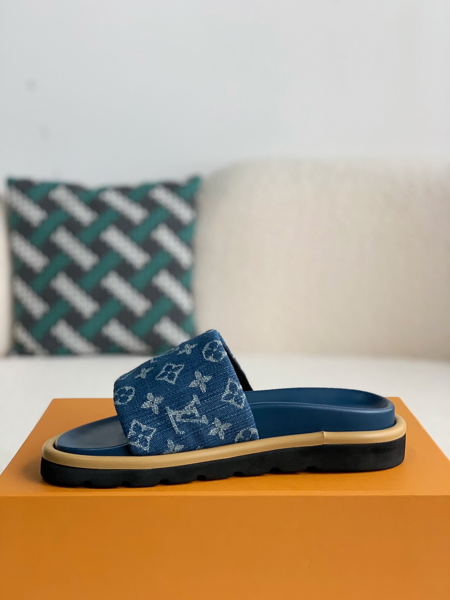 L X V SLIPPERS detail 5