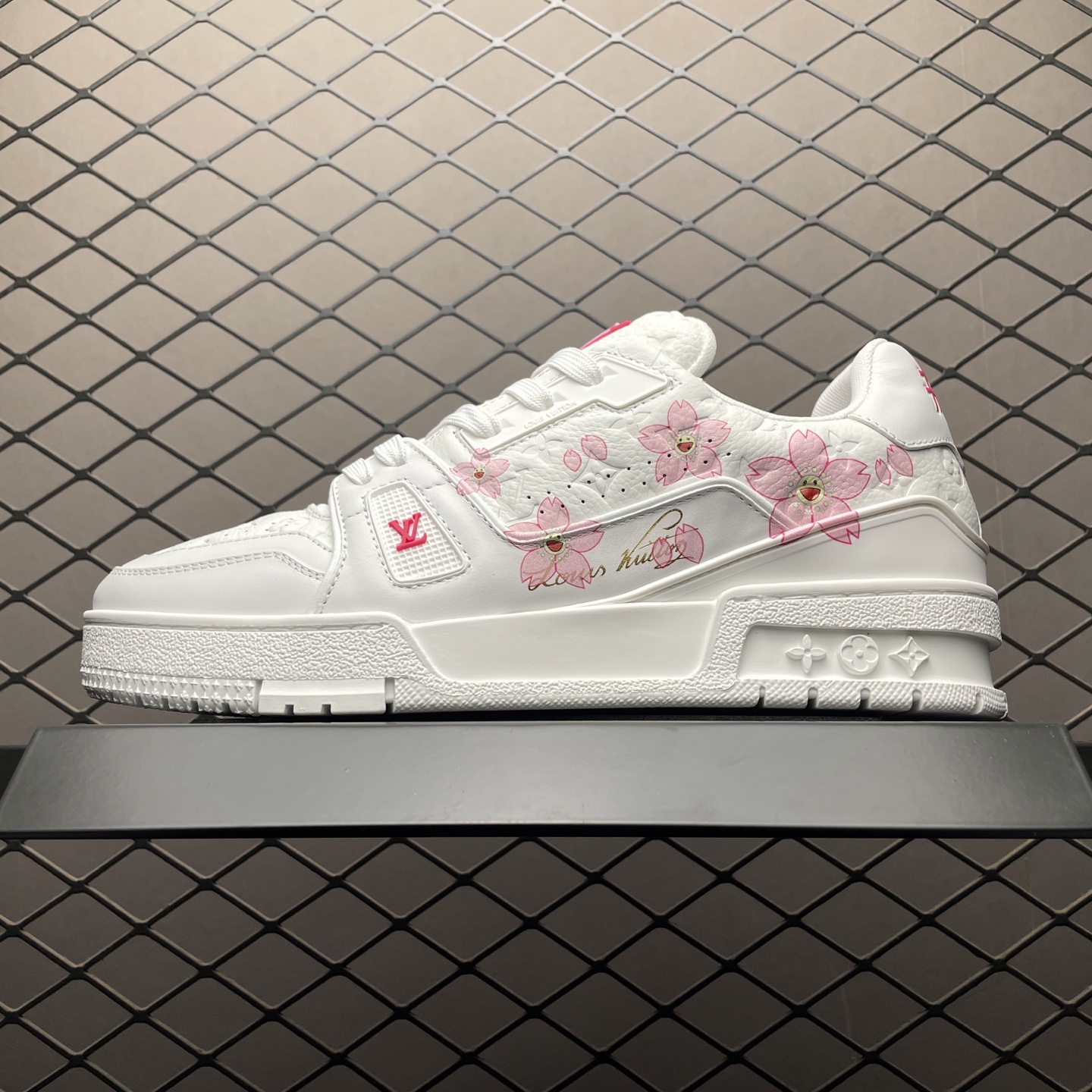 L X V TRAINER