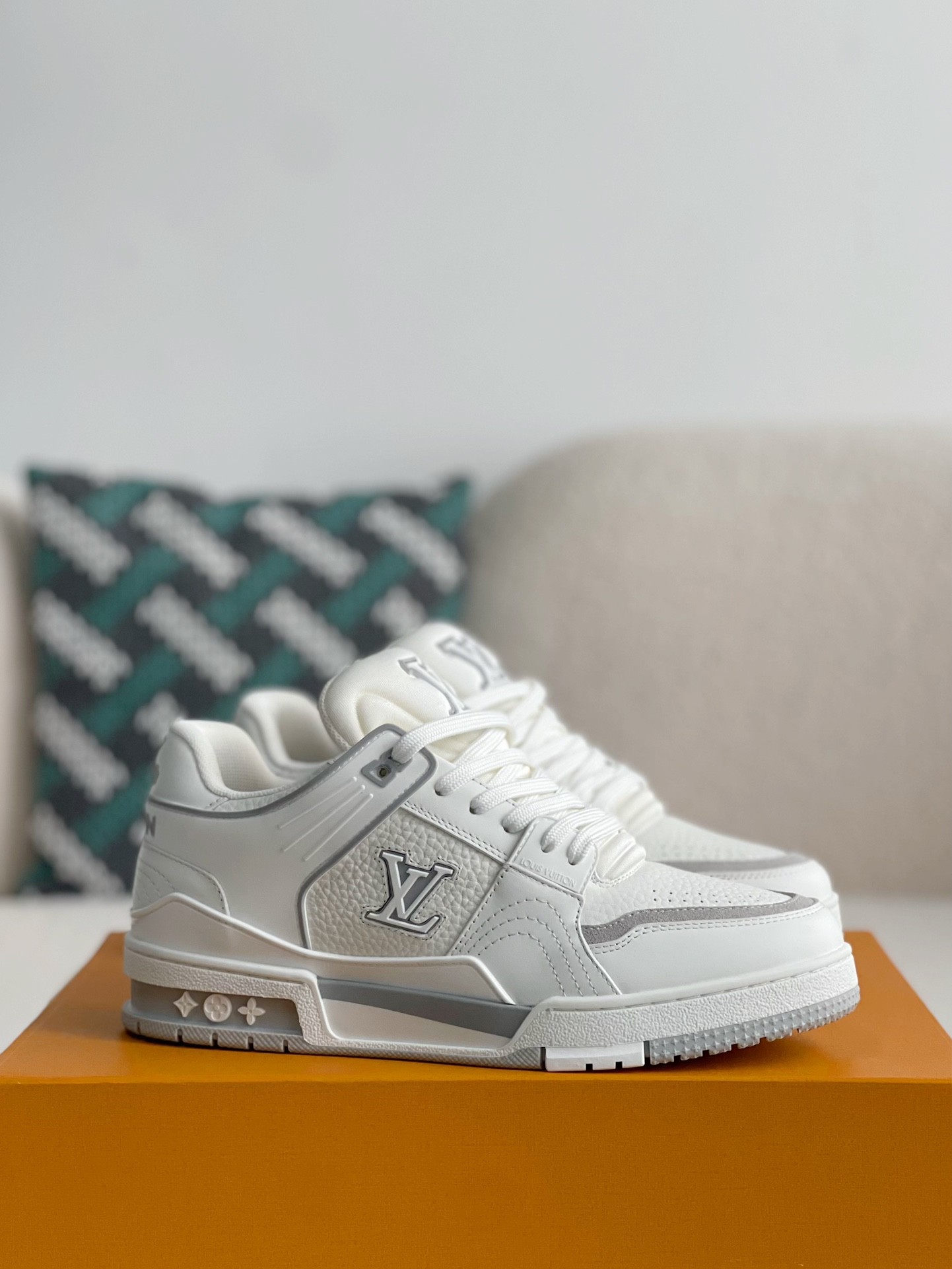 L X V SNEAKERS detail 2