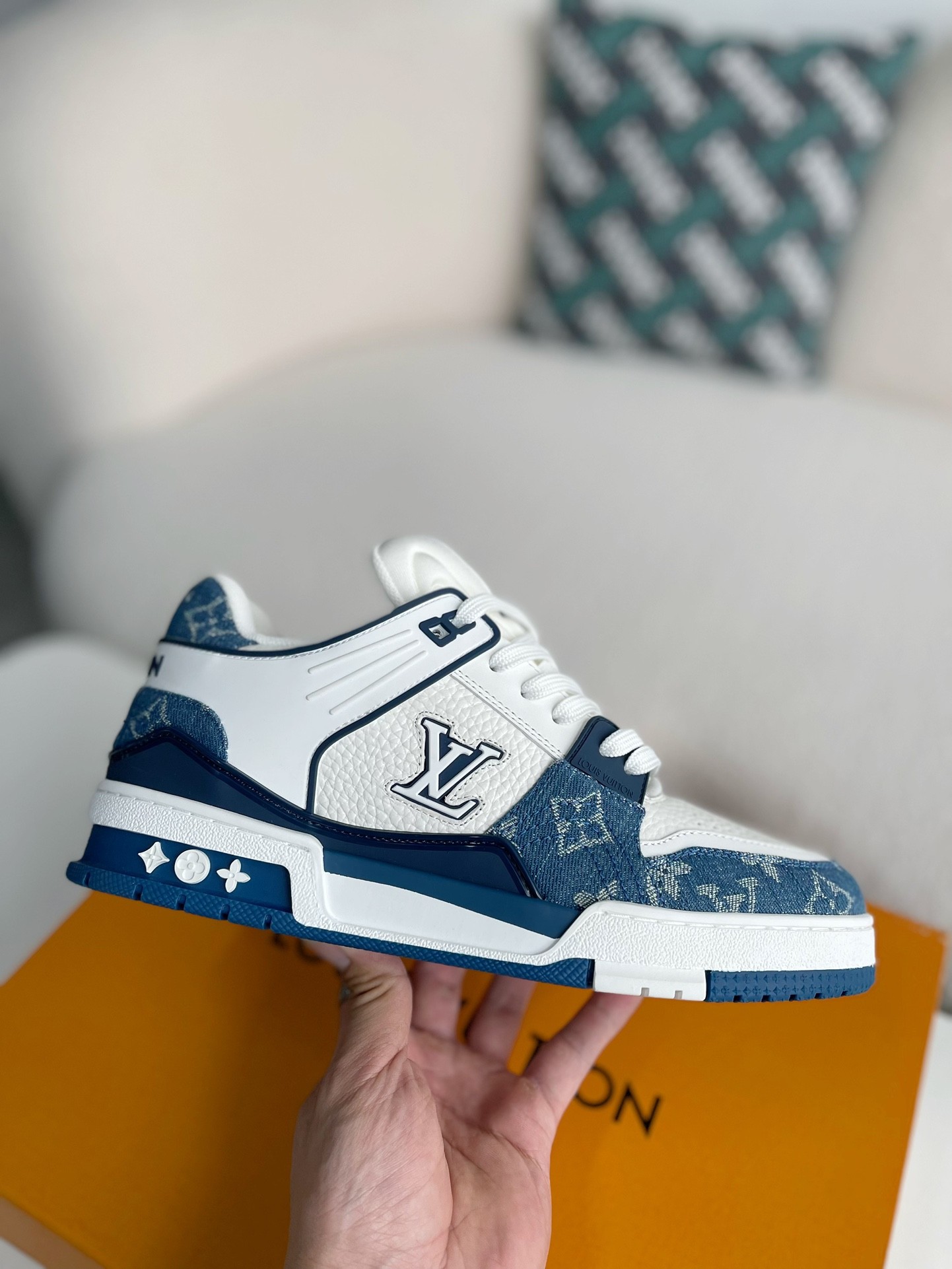 L X V SNEAKERS detail 6
