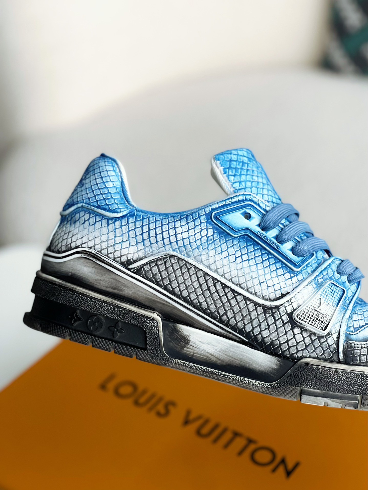 L X V SNEAKERS detail 7
