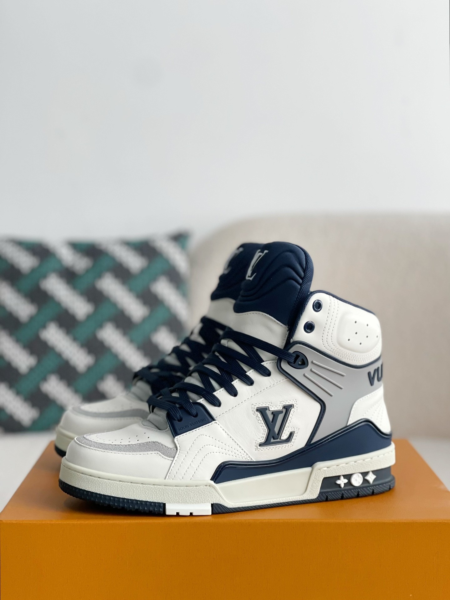 L X V TRAINER SNEAKERS