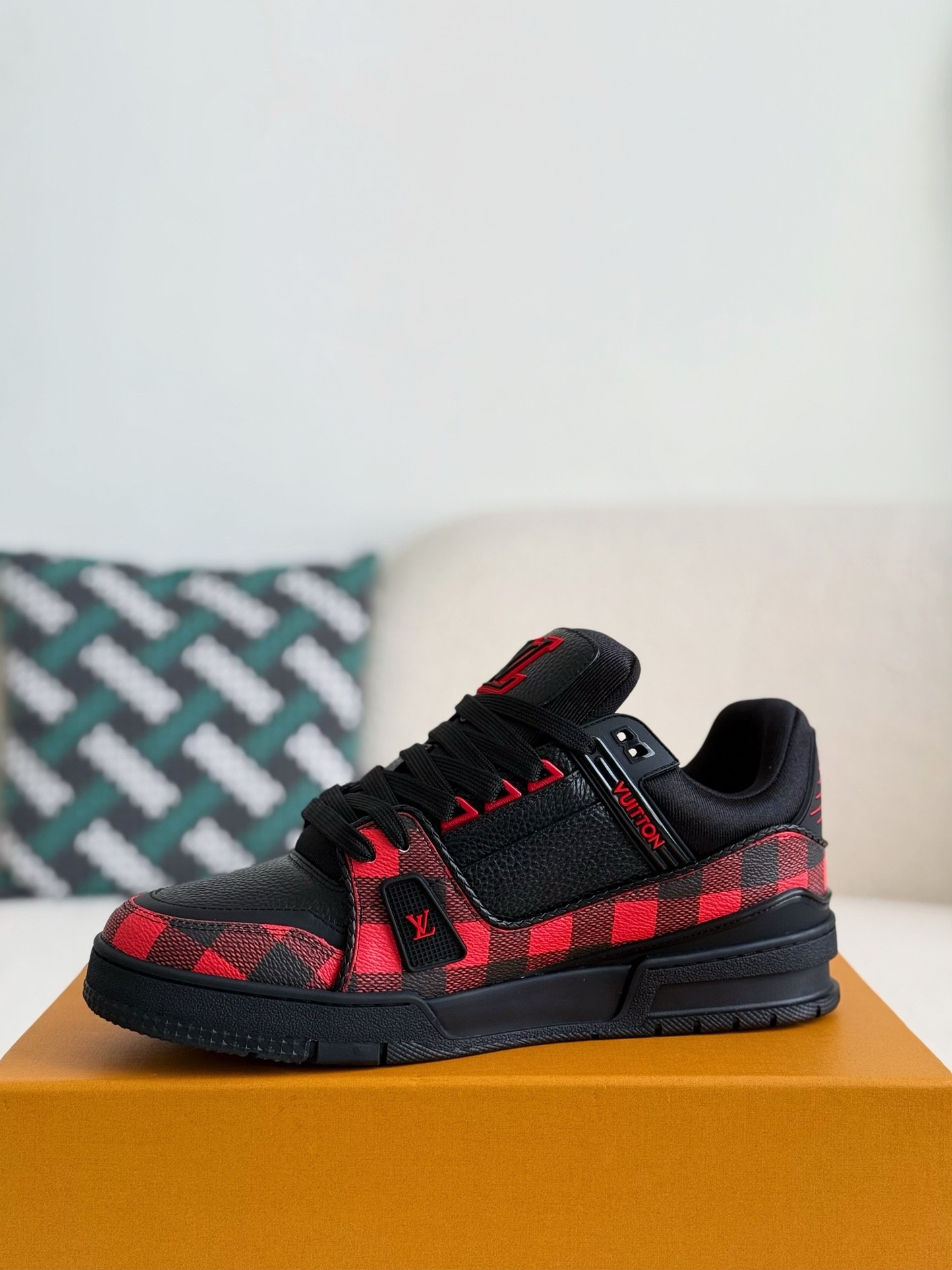 L X V TRAINER SNEAKERS detail 4