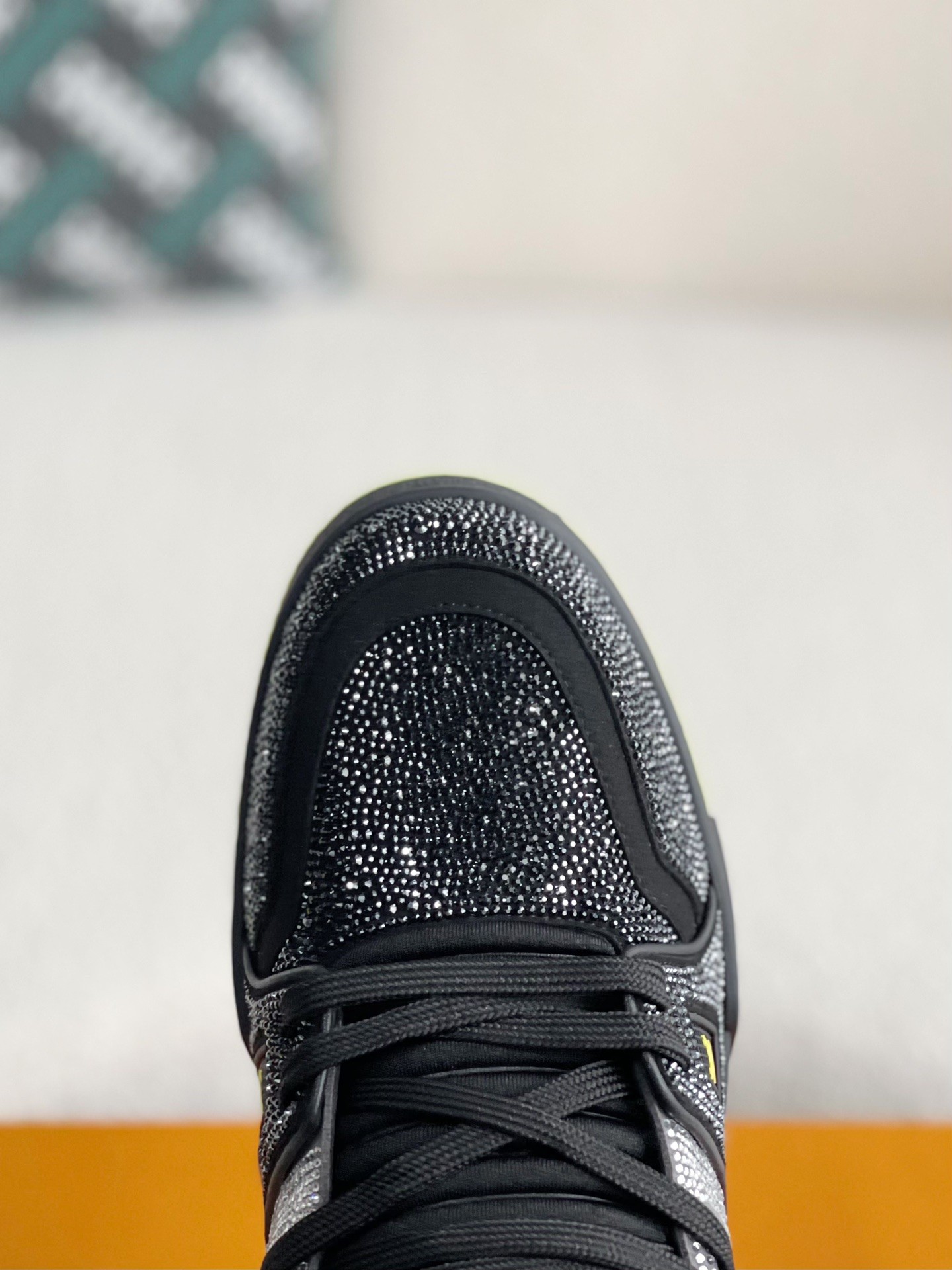 L X V Trainers Sneakers detail 9