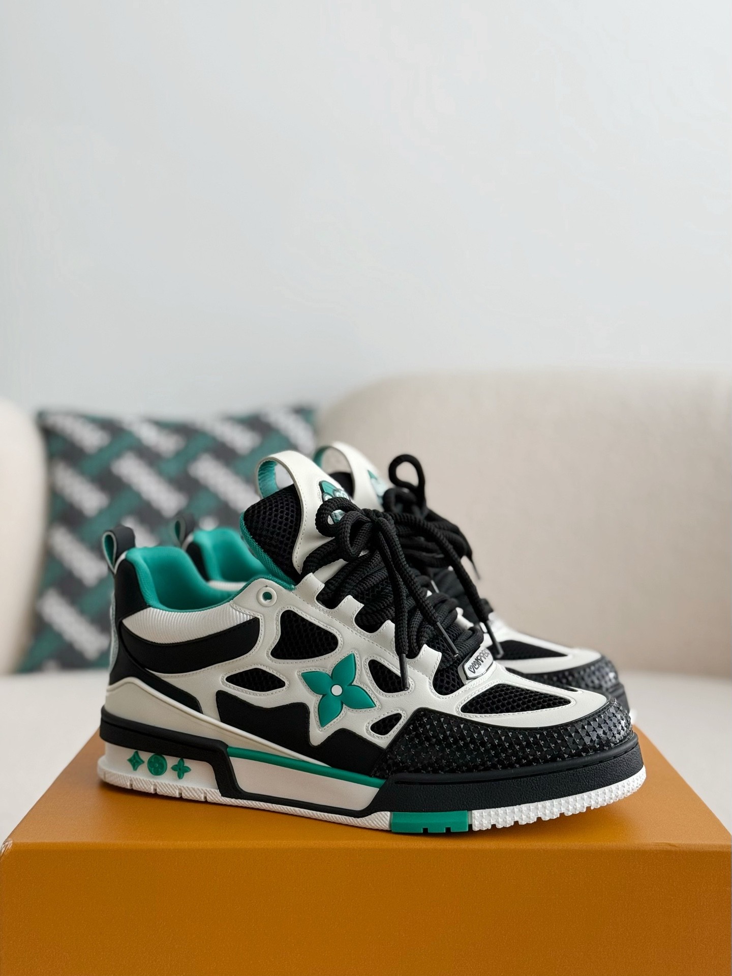 L X V RUNNER TATIC sneakers detail 2