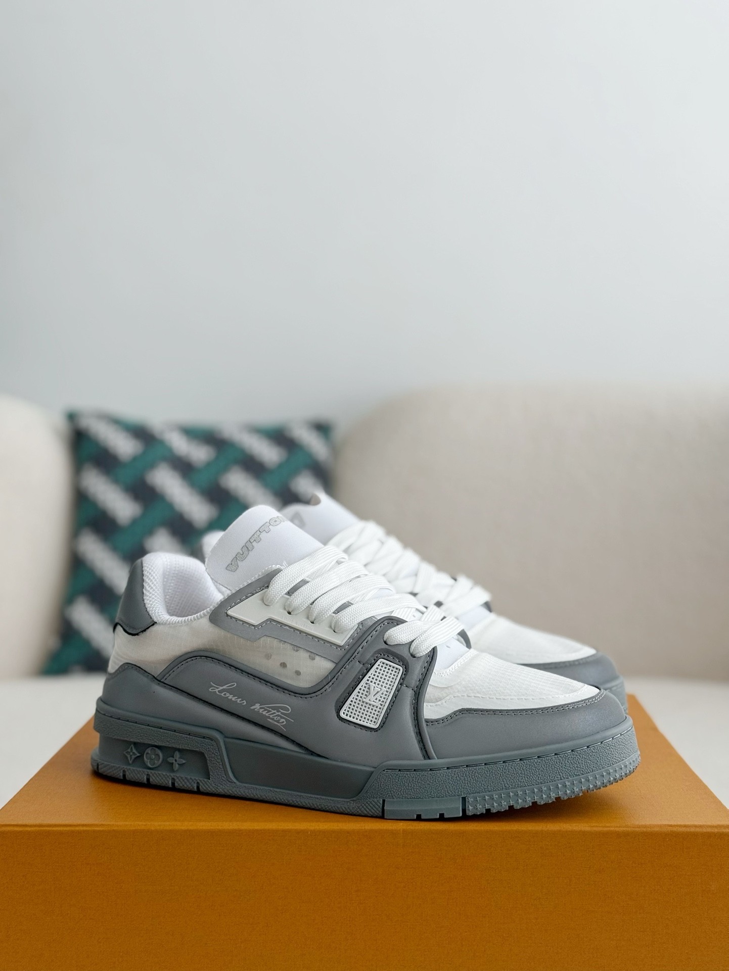 L X V TRAINER CUP SNEAKERS detail 3