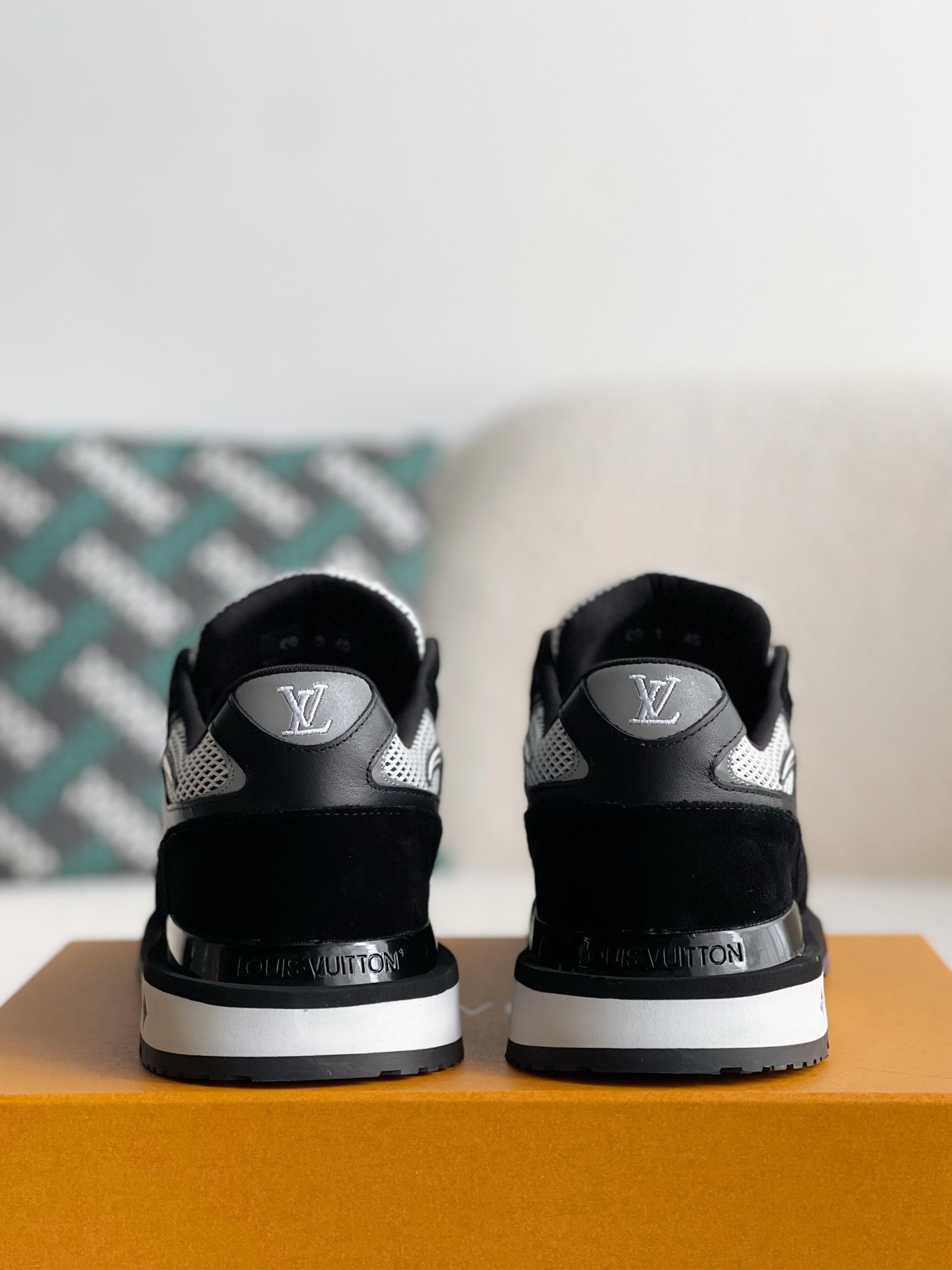 L X V SNEAKERS detail 3