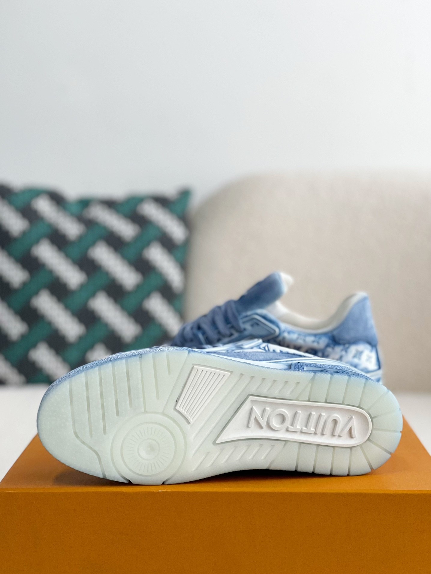 L X V SNEAKERS detail 5