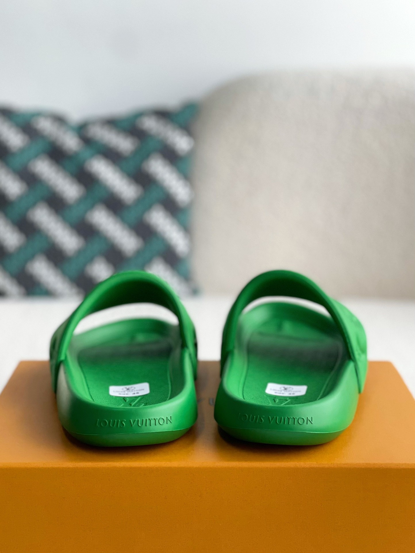 L X V WOMEN'S SLIPPERS detail 3