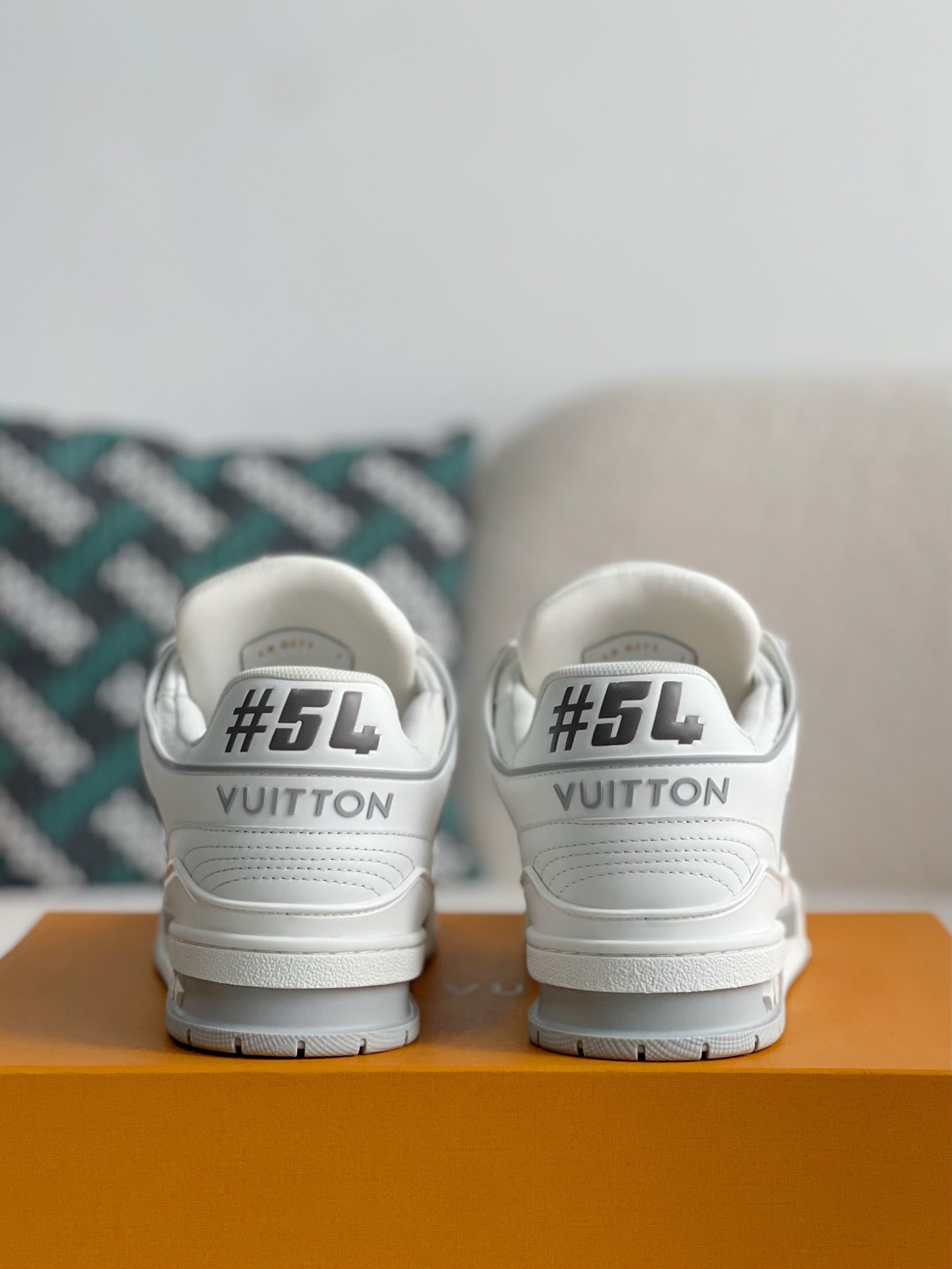 L X V SNEAKERS detail 3