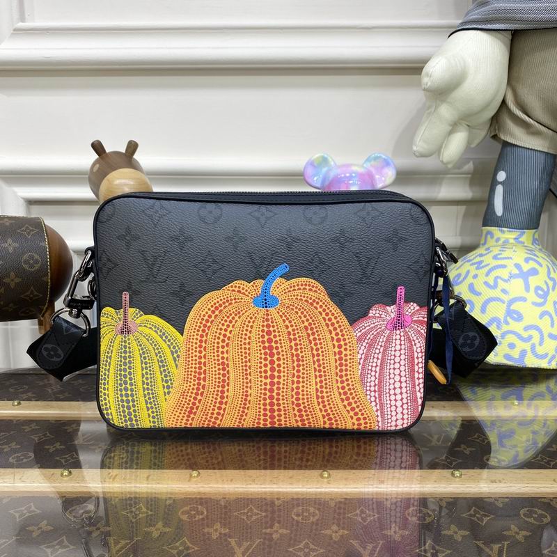 L X V Messenger Bags Size:25*18.5*7cm detail 14
