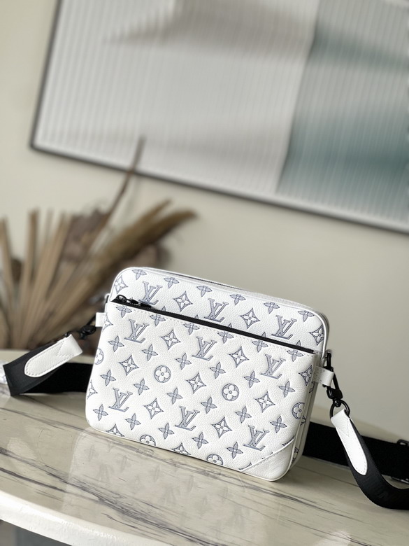 L X V Messenger Bags Size:25*18.5*7cm detail 15