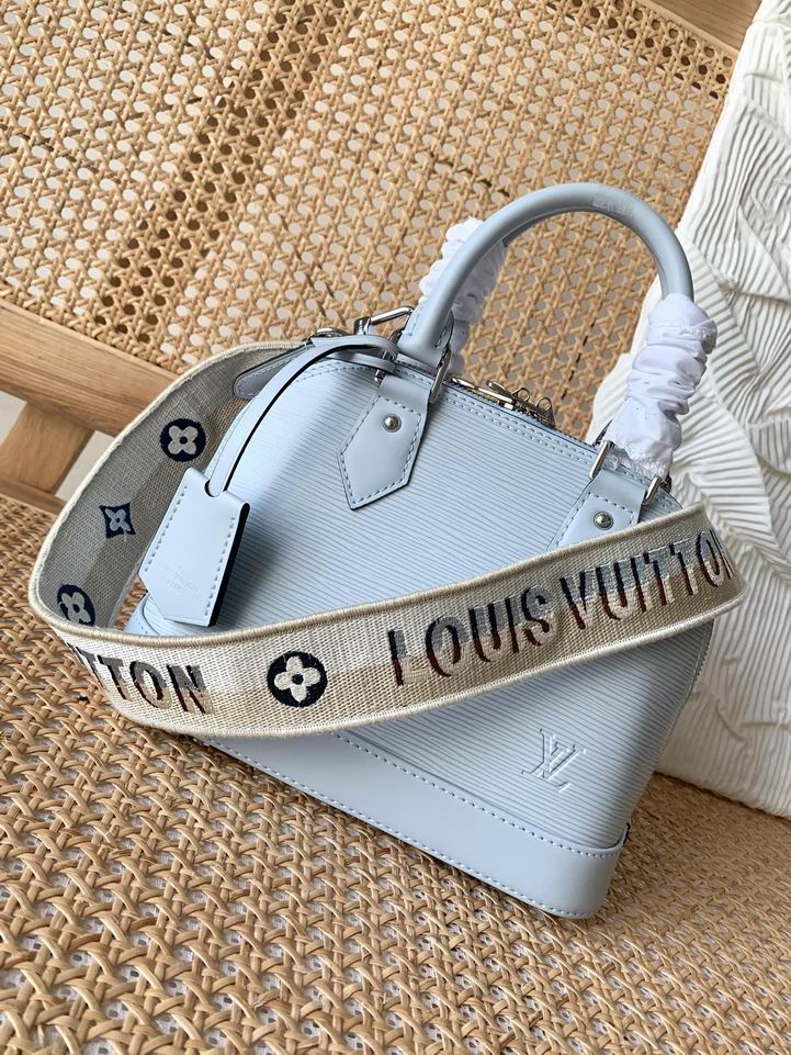 L X V Bag 23.5x17.5zx11.5cm detail 15