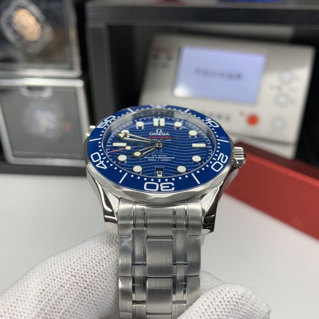 OMG Seamaster Diver 300M 8800 Diver detail 7