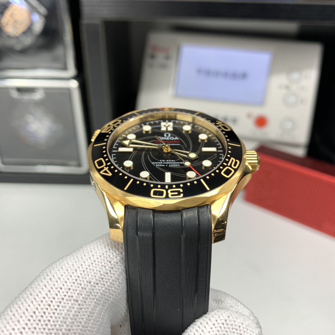 OMG Dive Watch detail 9