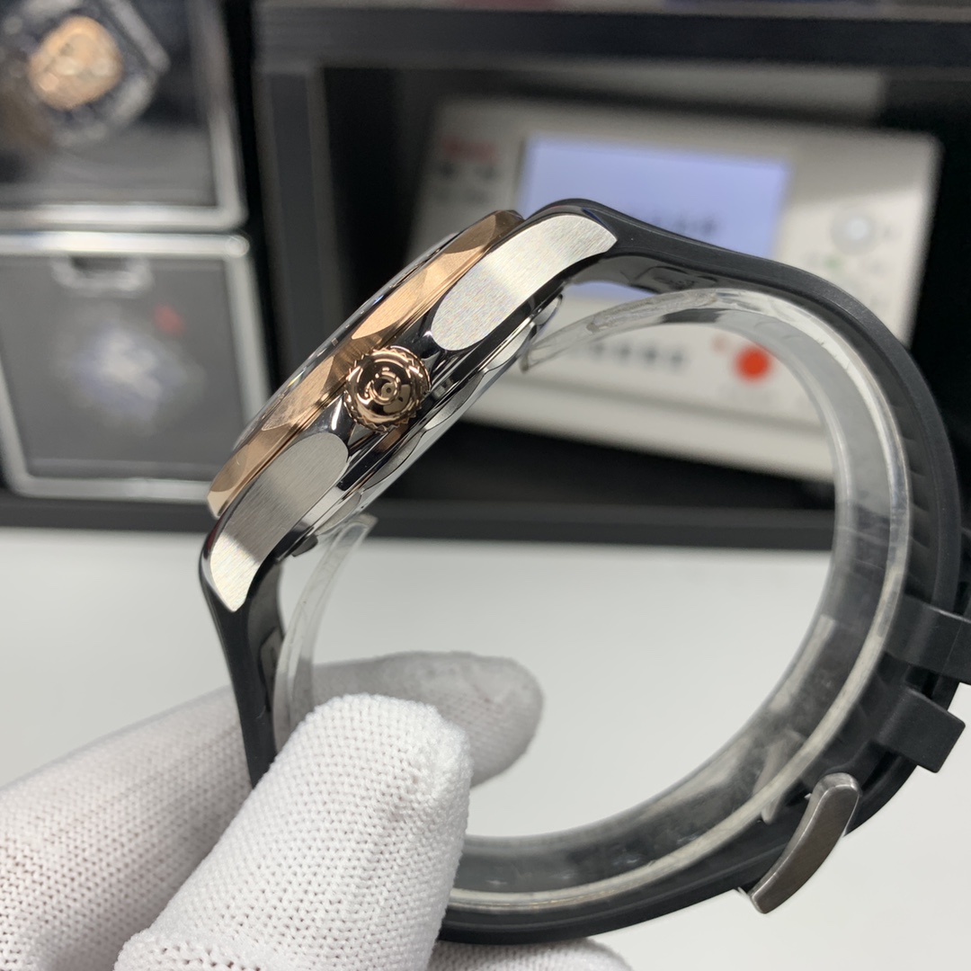 OMG Seamaster Diver 300M 8800 Diver detail 5