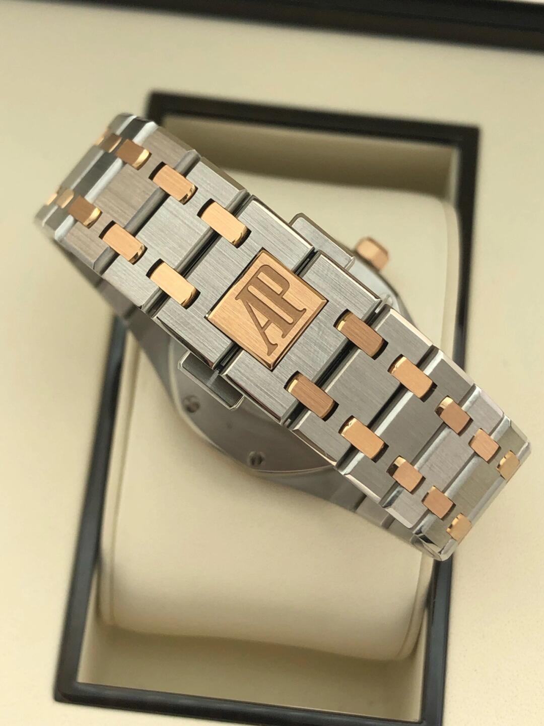 Two Tone APS Watch detail 4