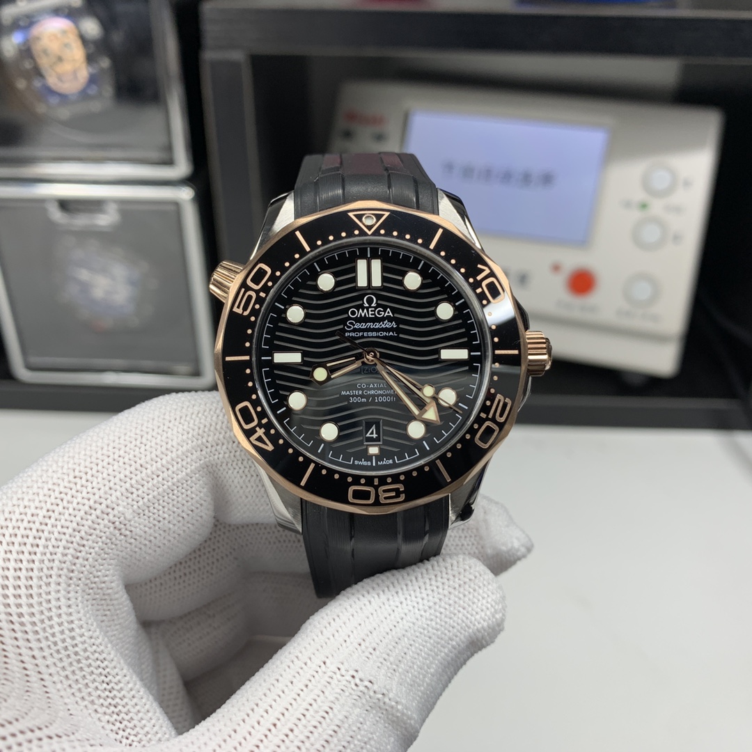 OMG Seamaster Diver 300M 8800 Diver detail 2