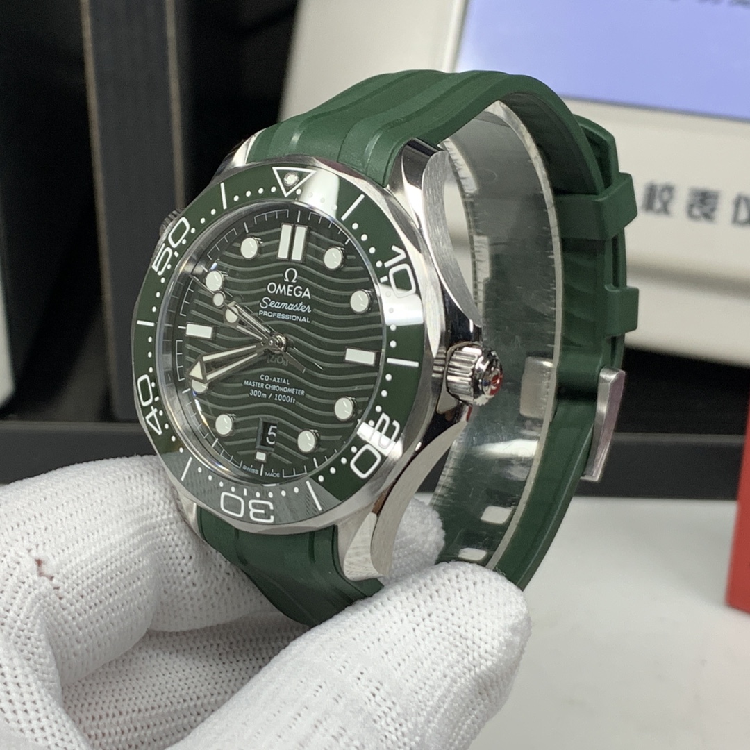 OMG Seamaster Diver 300M 8800 Diver detail 9