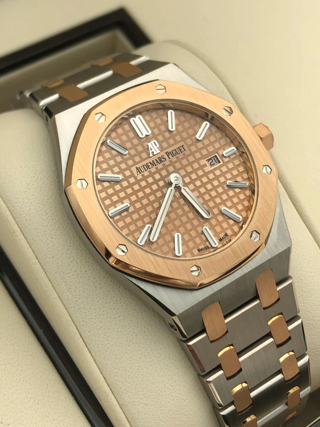 Two Tone APS Watch detail 2